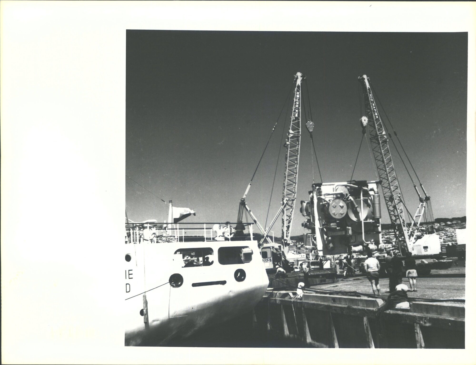 LADY SOPHIE Discharging heavy lift cago for smelter at Tiwai Point 23.1.71 46 ton cranes