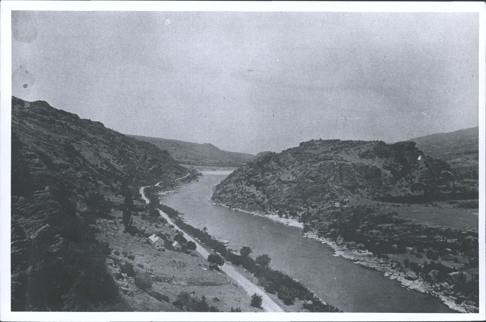 looking down the Molyneaux from Cromwell