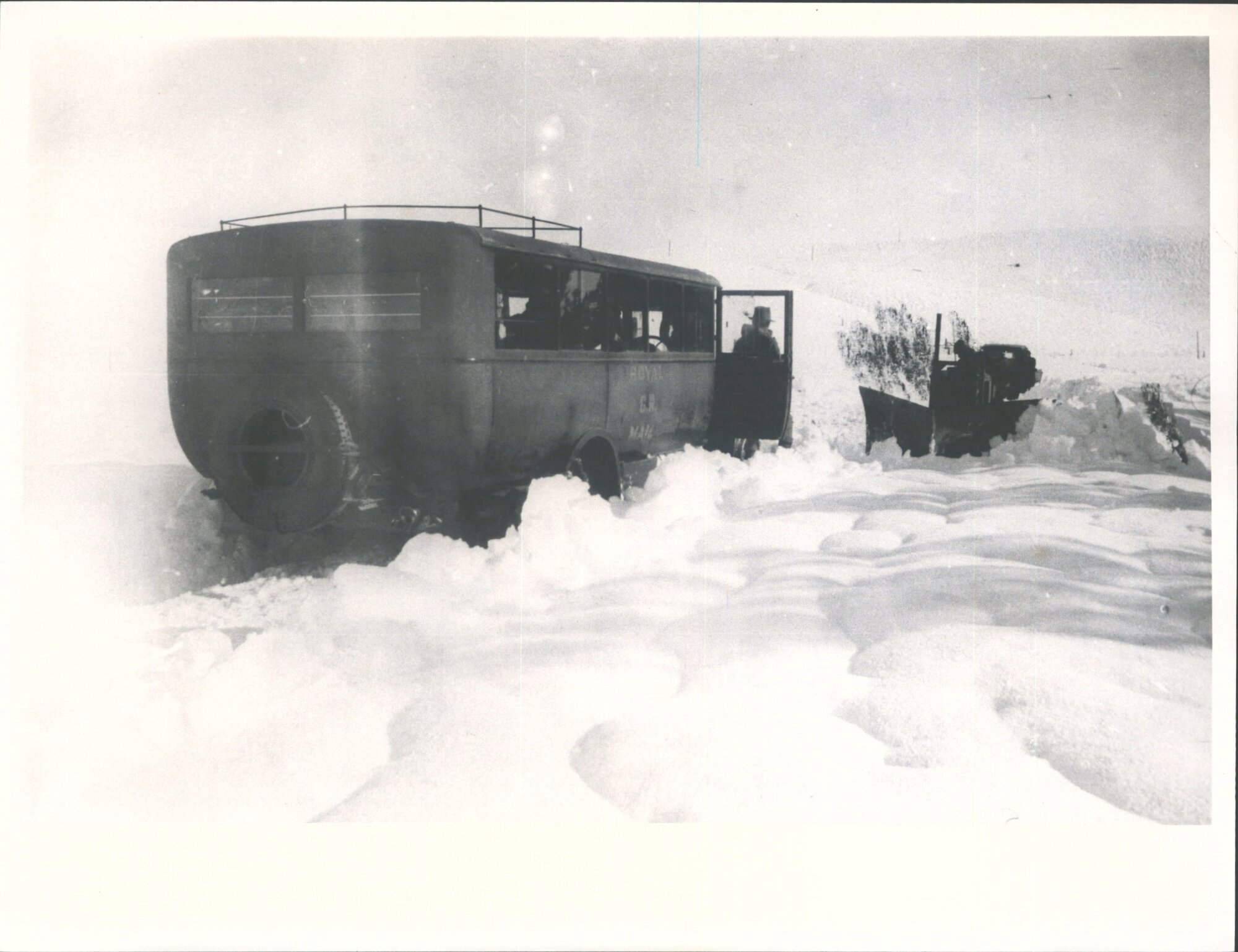 Mt Cook Bus &amp; snow plough