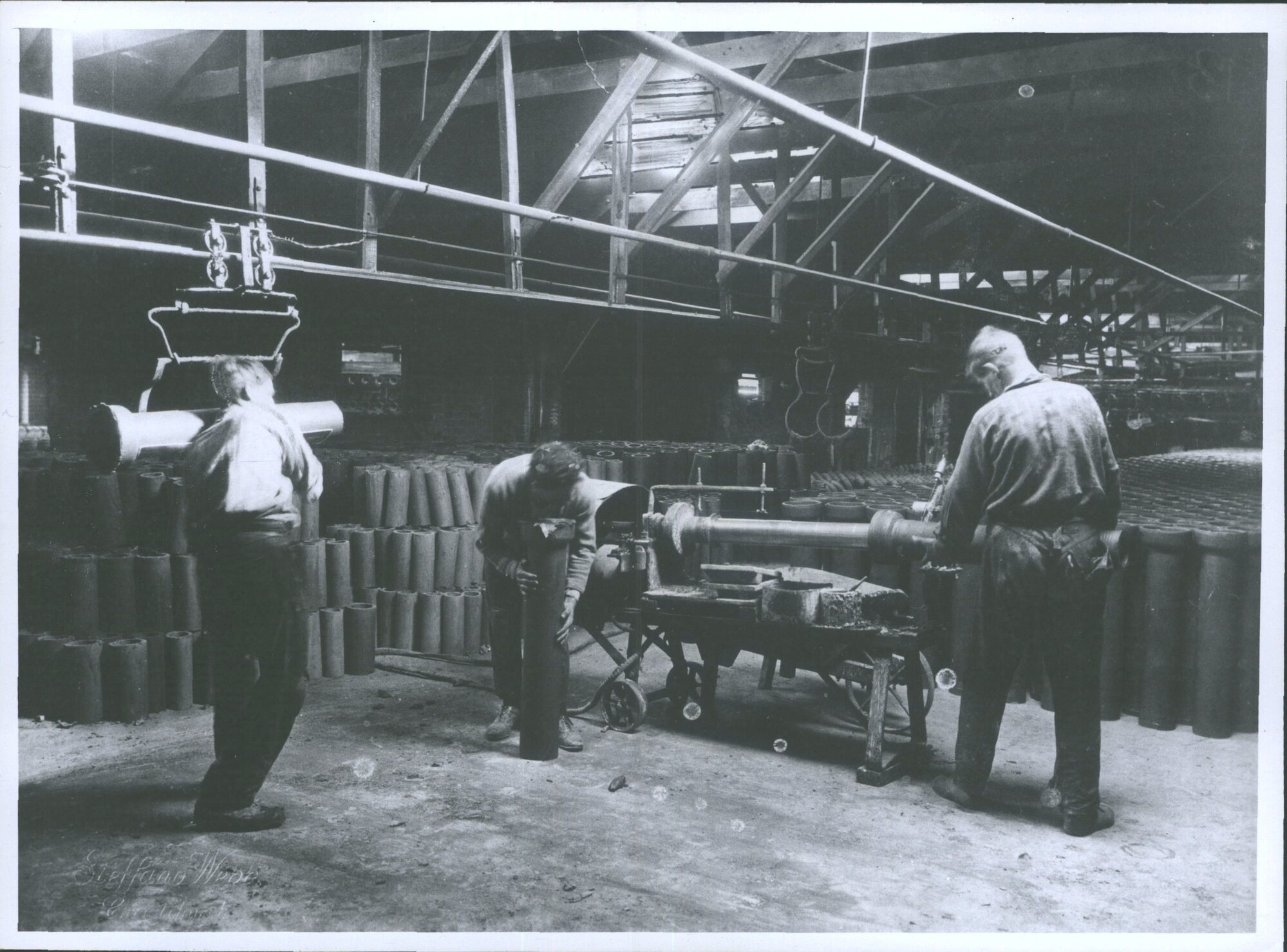 "Shewing method of conveying and trimming sewerage pipes" - caption on original