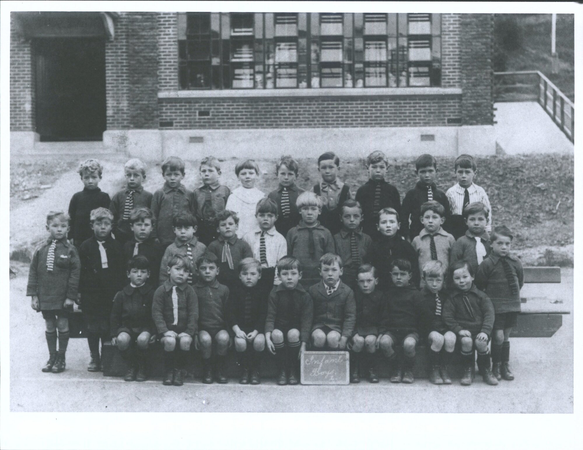 Primer Room Middle row - fourth from right - Calder Barnett, Son of Charles Barnett &amp; Margaret  Abernethy Maxwell, &amp; nephew of A