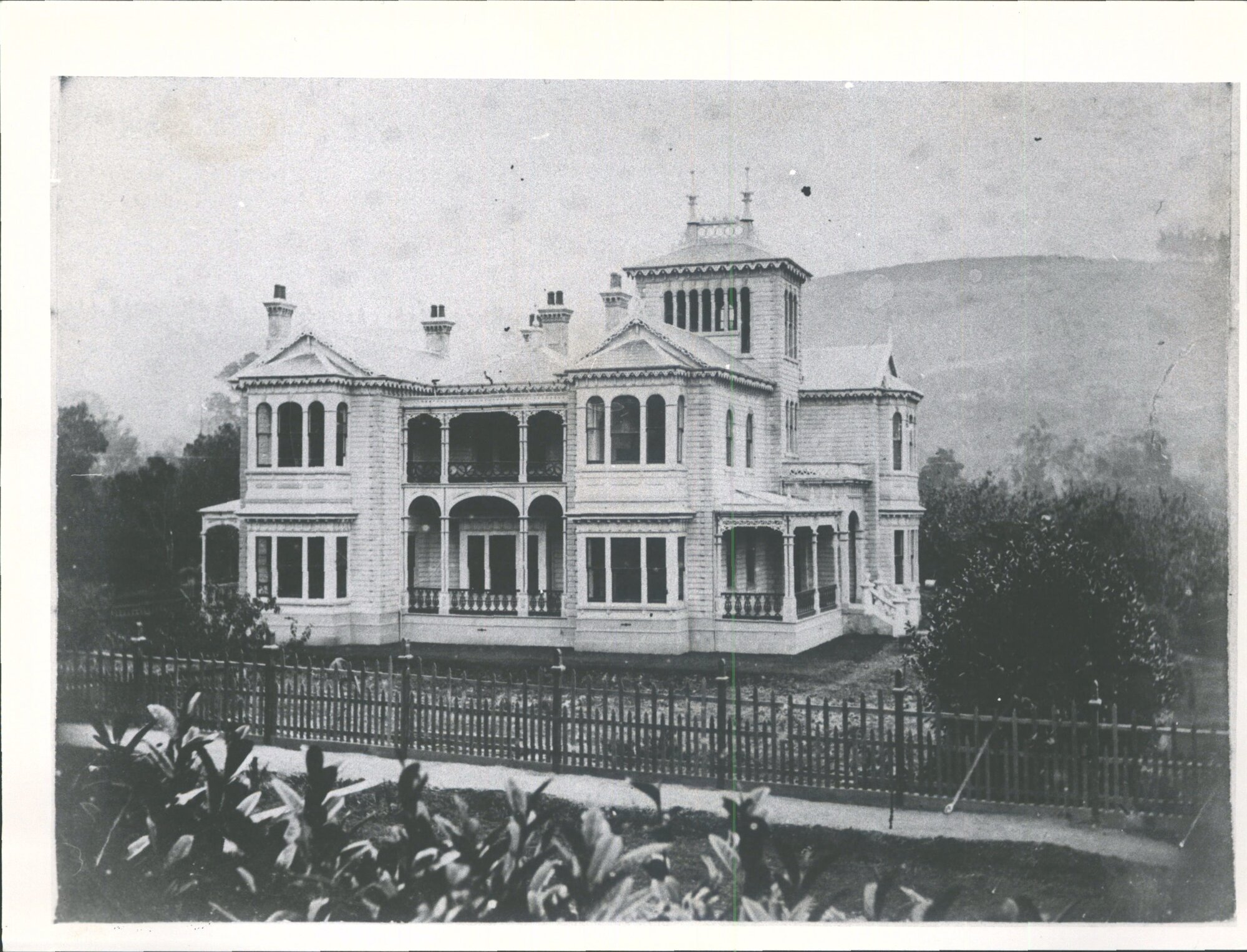 Formerly cnr Queen &amp; Duke Sts.  This house now cut up into 3 or 4 smaller houses, which can still be seen in Queen St