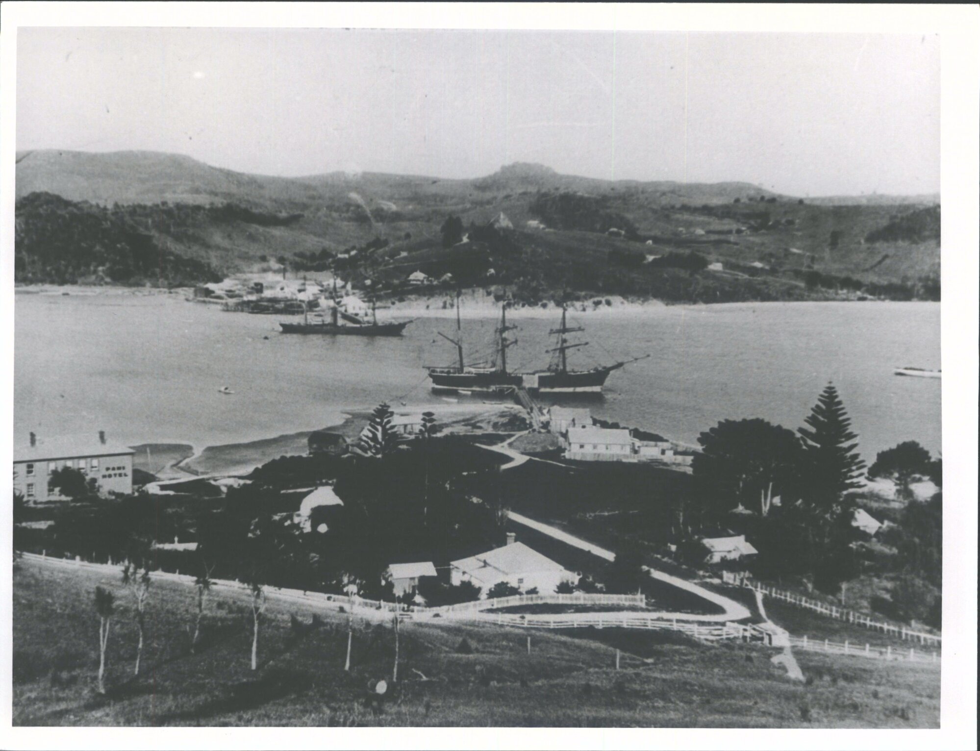 Pahi on the Otamatea River  The barquentine "Examiner" loads at Chadwicks mill at Whakapirau &amp;  the 'St Kilda' is moored at Pahi