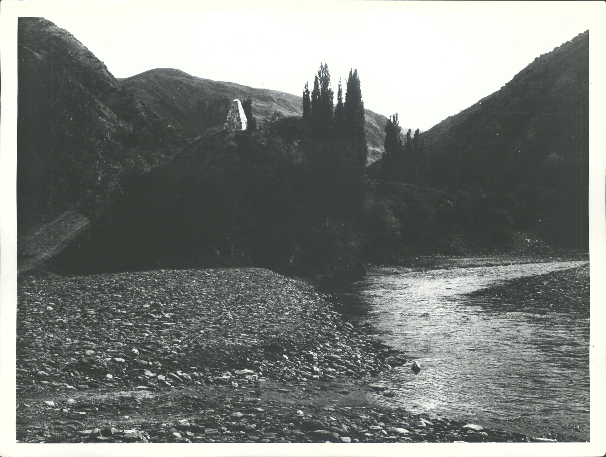 Arrowtown - William Fox monument