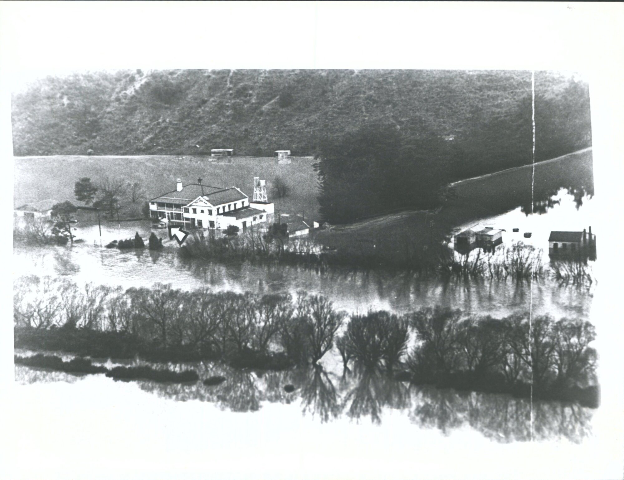 Flood 1957 Henley Hotel