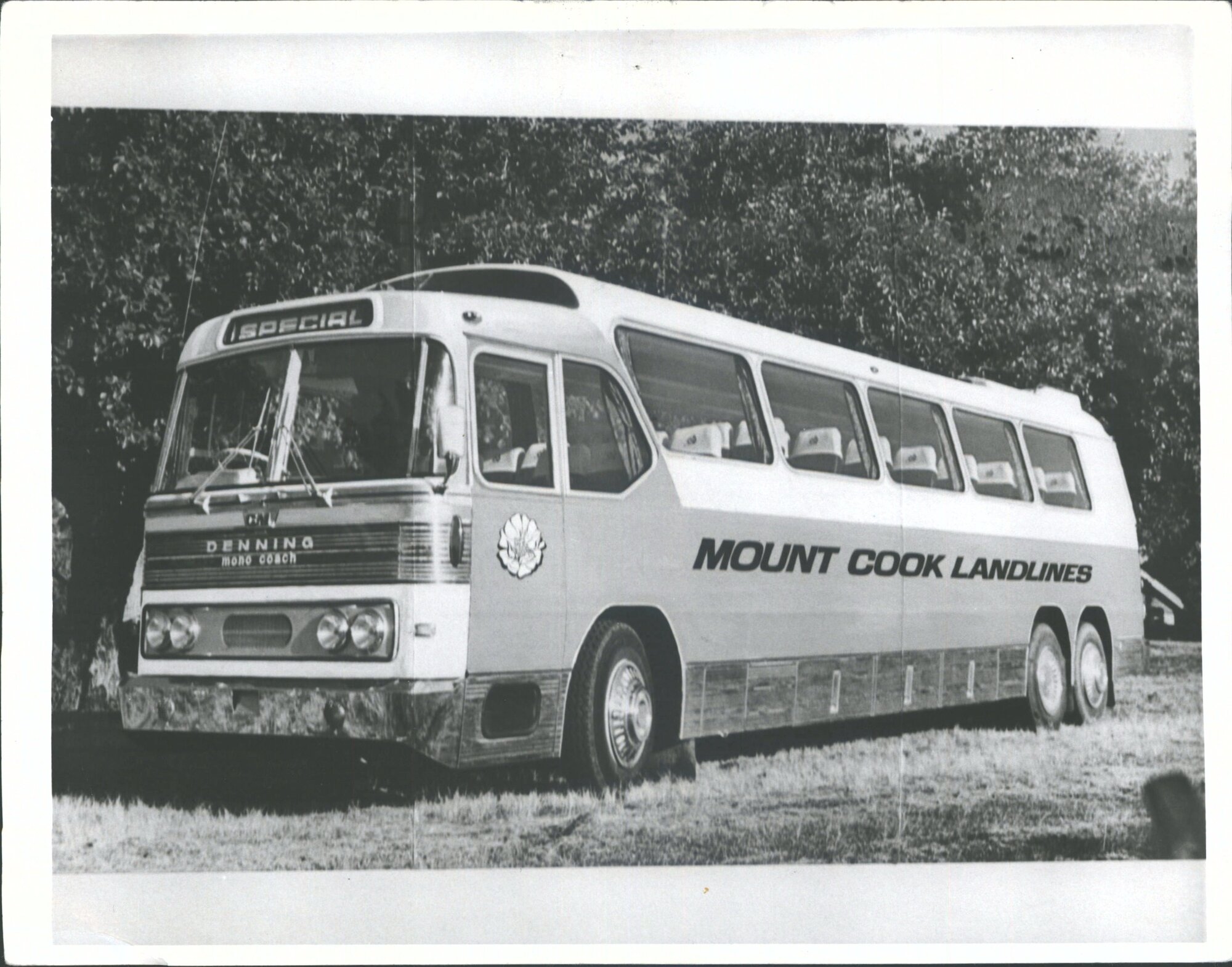 ("Denning") Mount Cook Bus