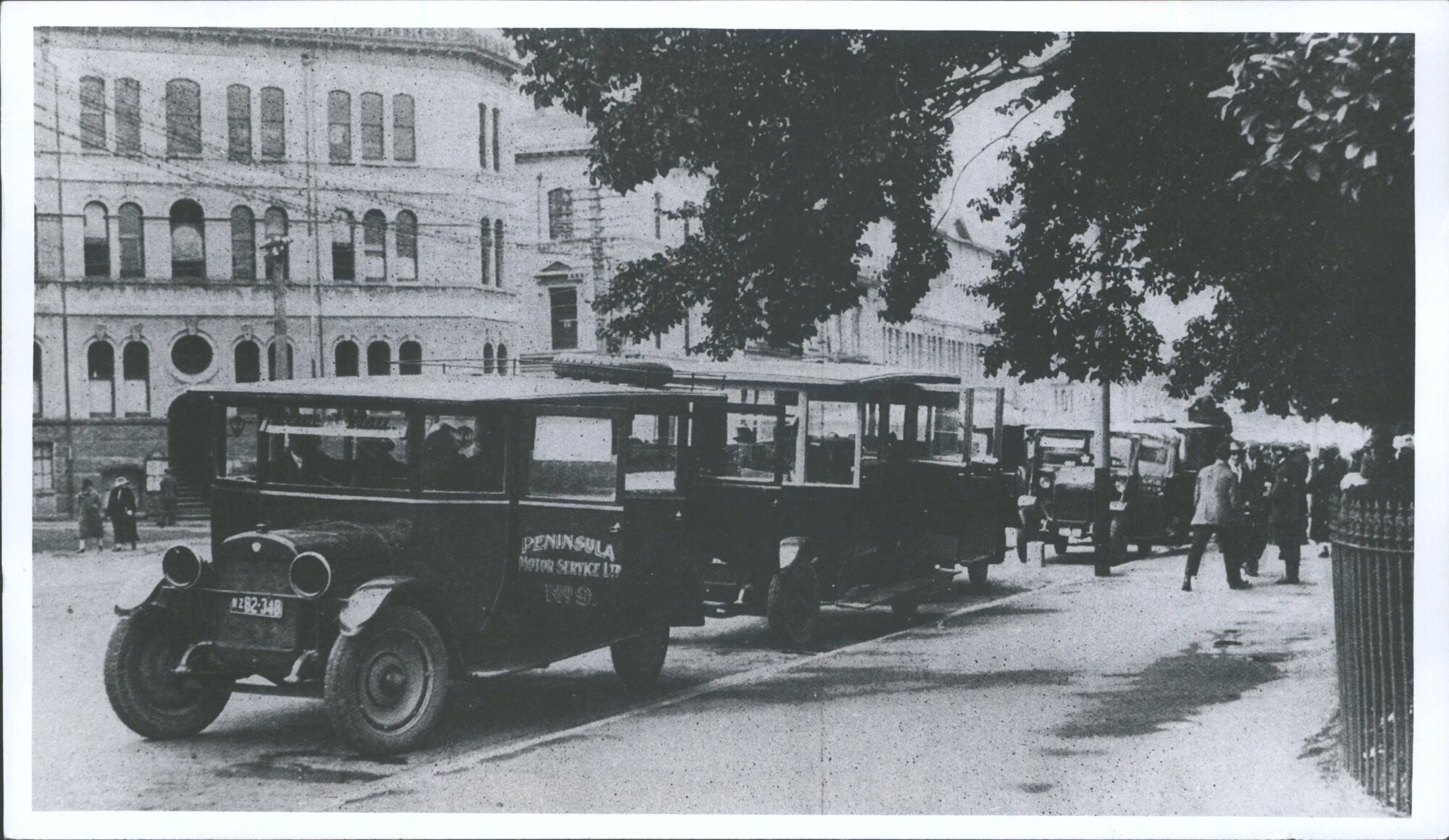 Buses: At Queens' Gardens, Dunedin