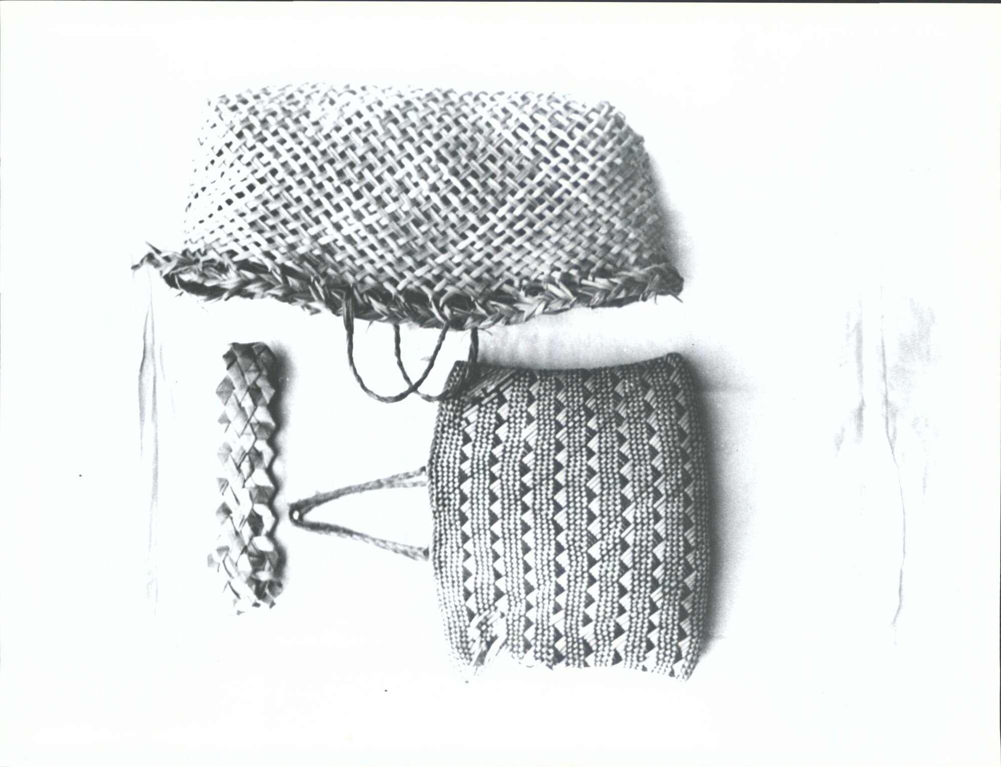 1. A headband of green Flax2. A Kite of green flax for vegetables A fancy kite of preparared flax .