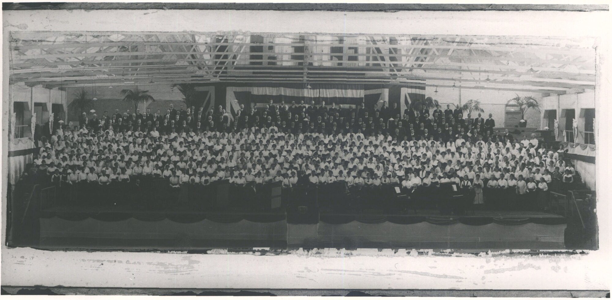 Choir (800 Voices) Dunedin  6 July Mr W Paget Gale, Conductor
