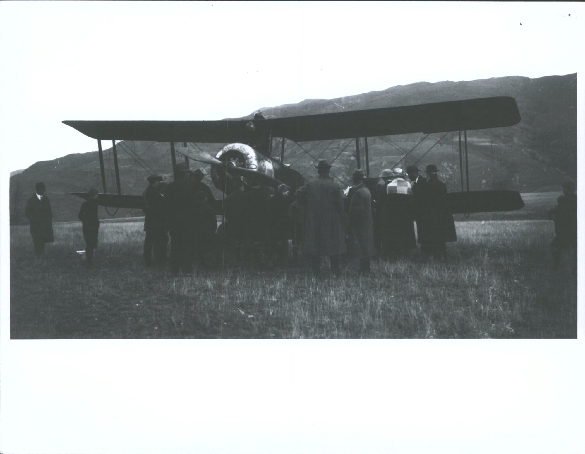 First aeroplane to land at Roxburgh