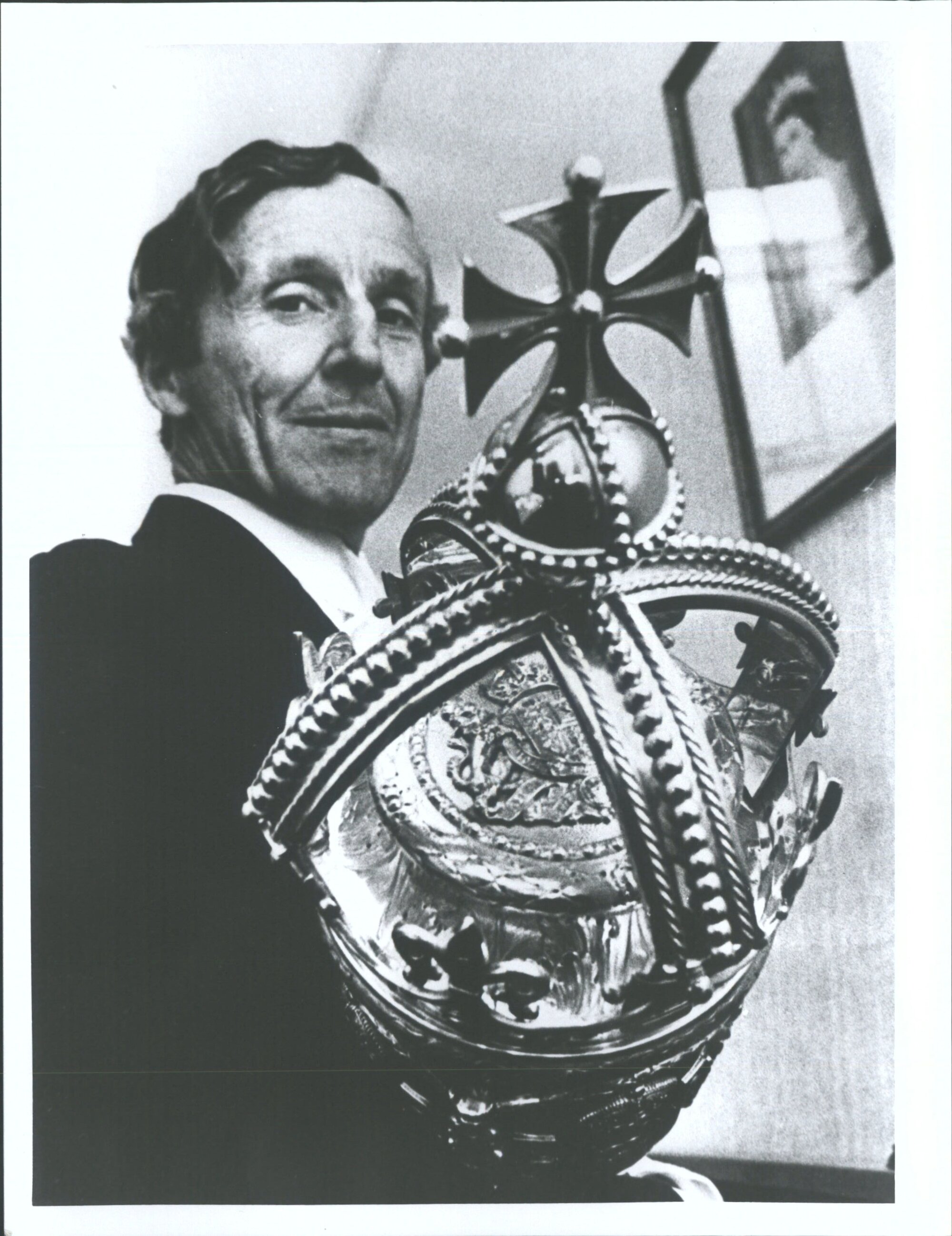 1980'sEnd of Parliament, mace put away by set-at-arms, Wing Comm R.M. McKay, Mace made of silver with a hall marked gold coating