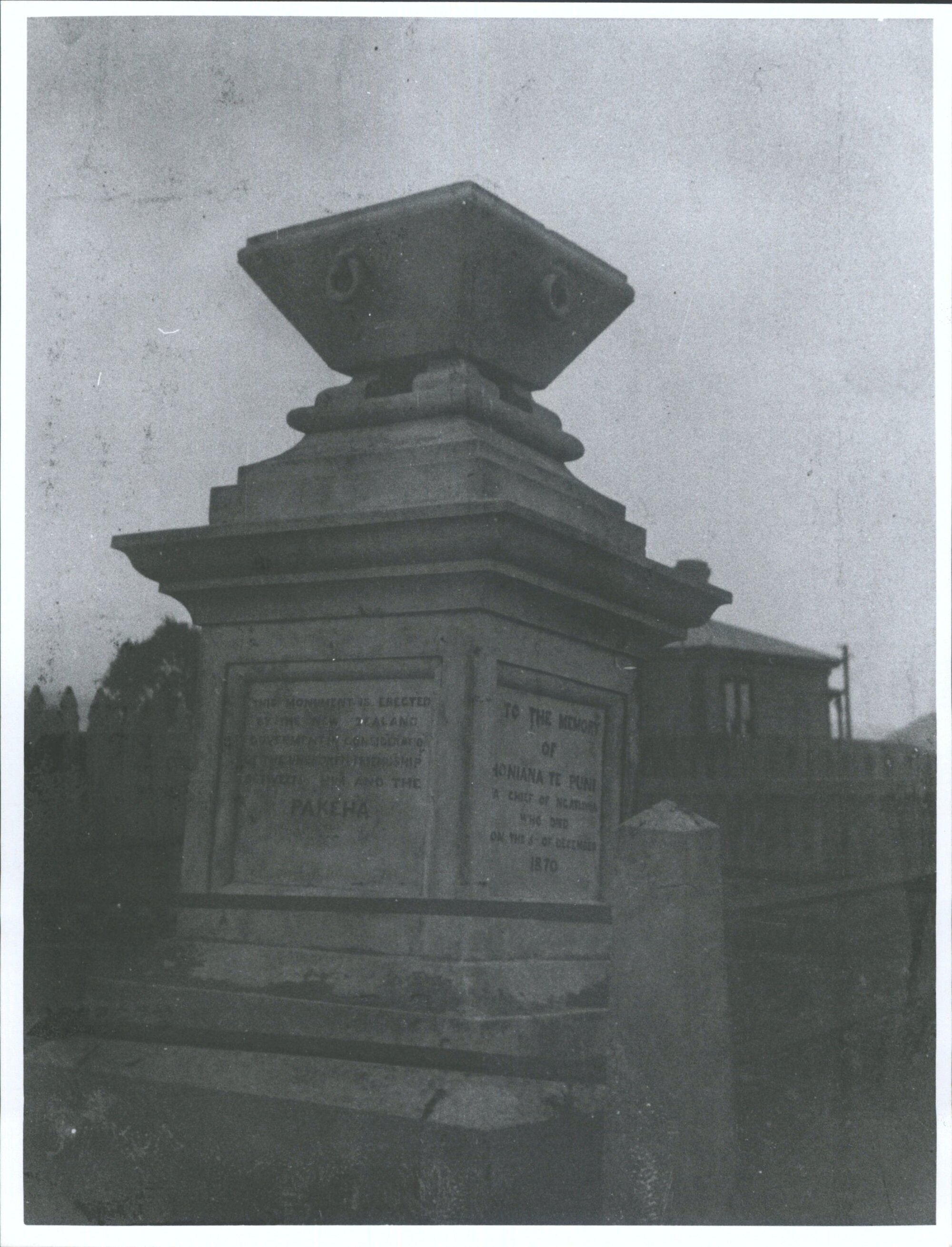 Gravestone Te Puni (Petone)