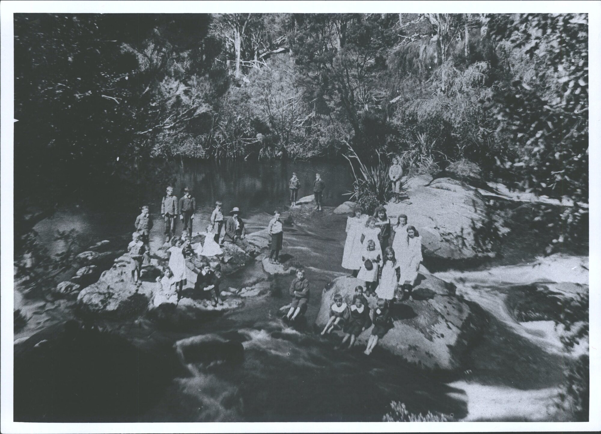 Niagara School children at the Falls