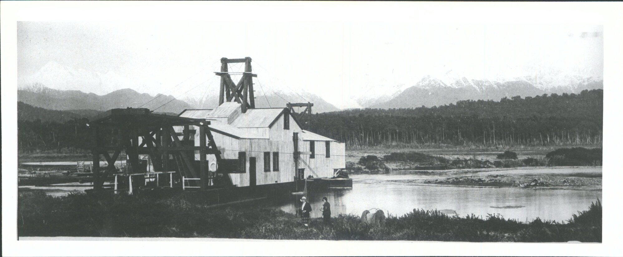 Gold mining Five mile Dredge