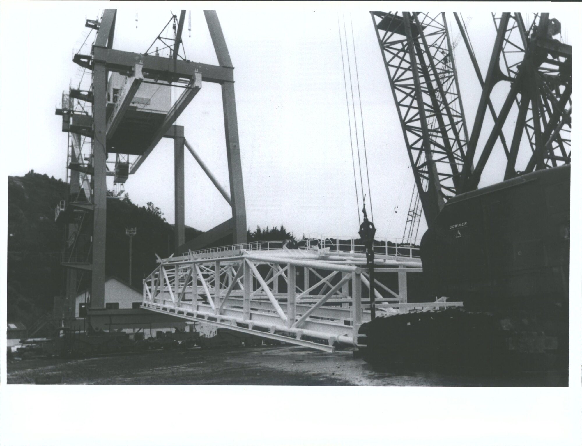 Assembly of jib to container crane no 2
