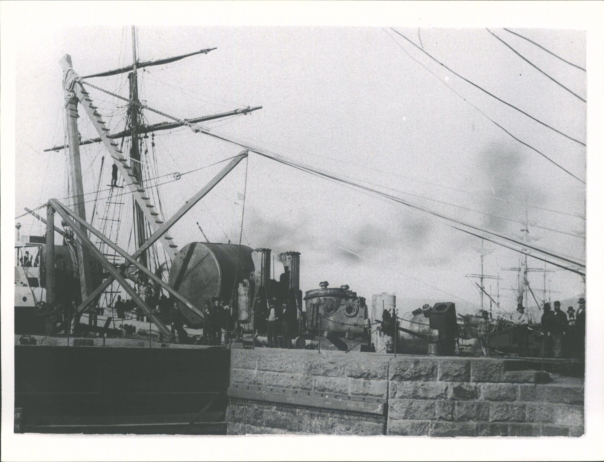Ovalau discharging ballast &amp; engines for Wakatipu