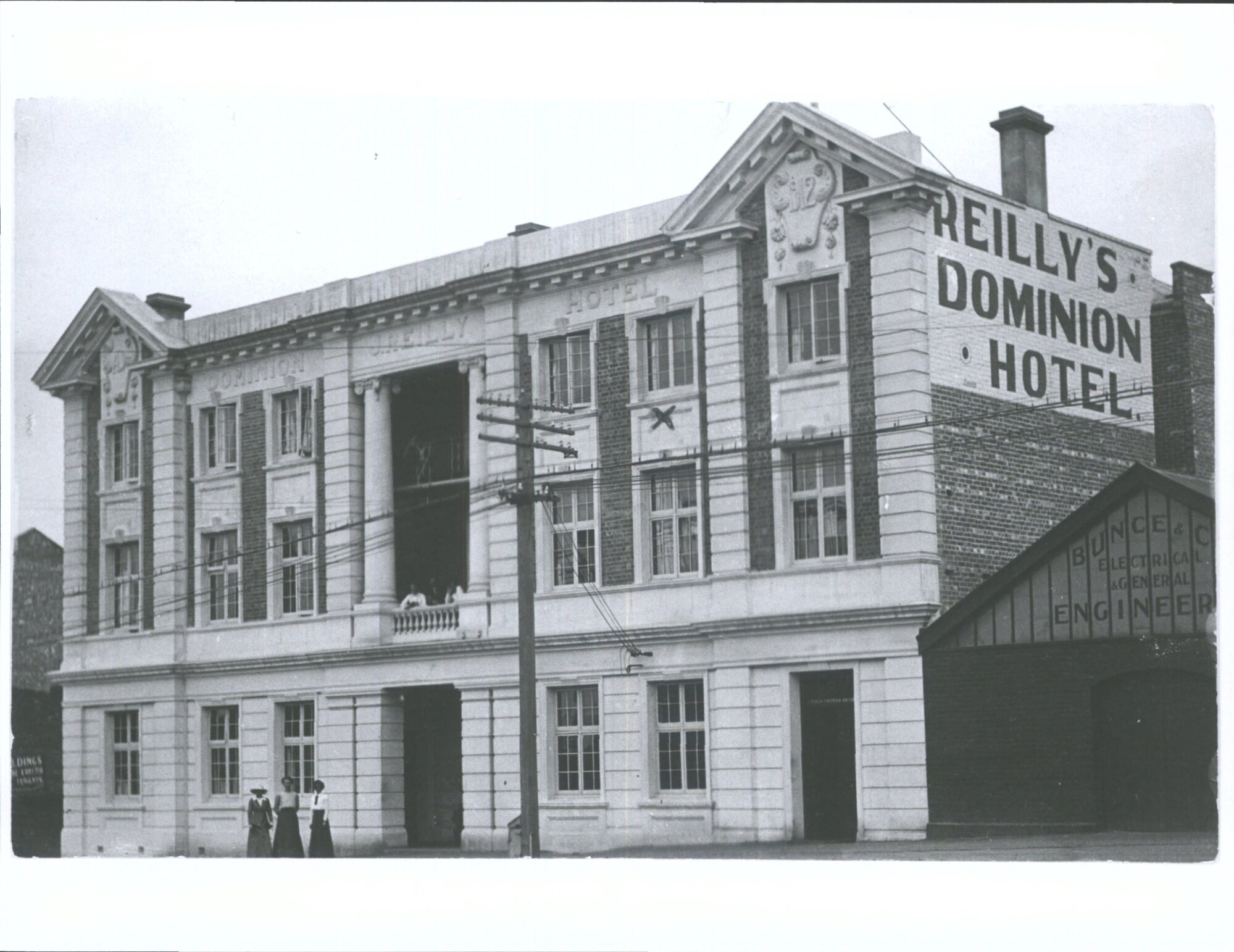 Reilly's Dominion Hotel