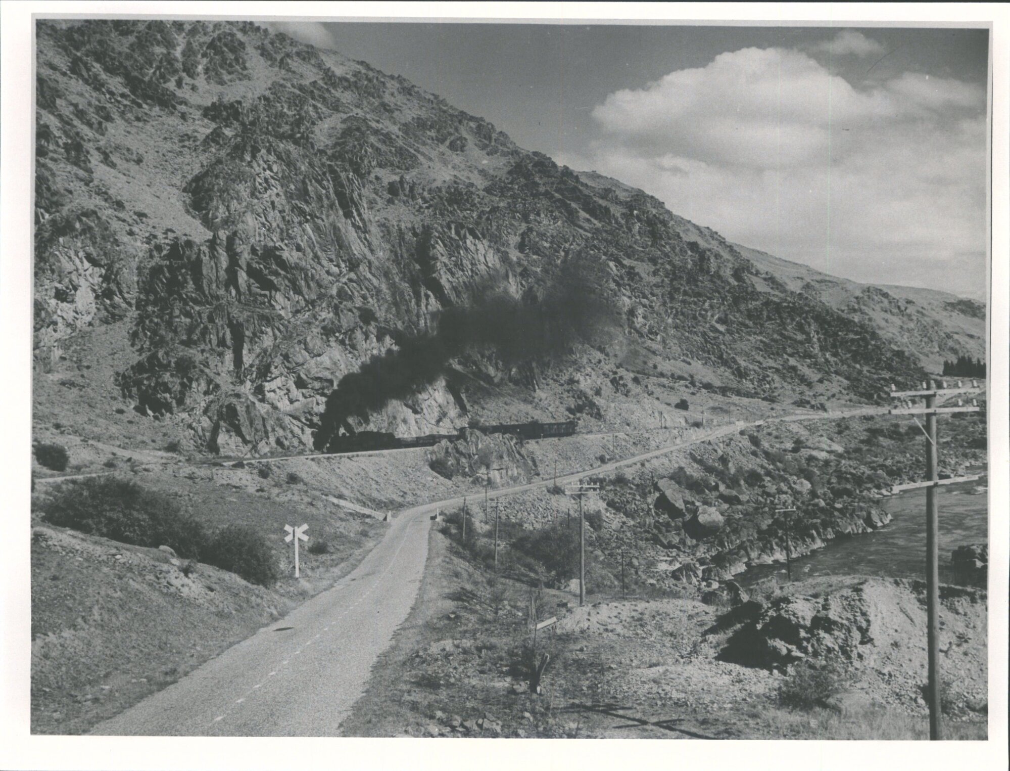Clyde - Cromwell - At double railway crossing
