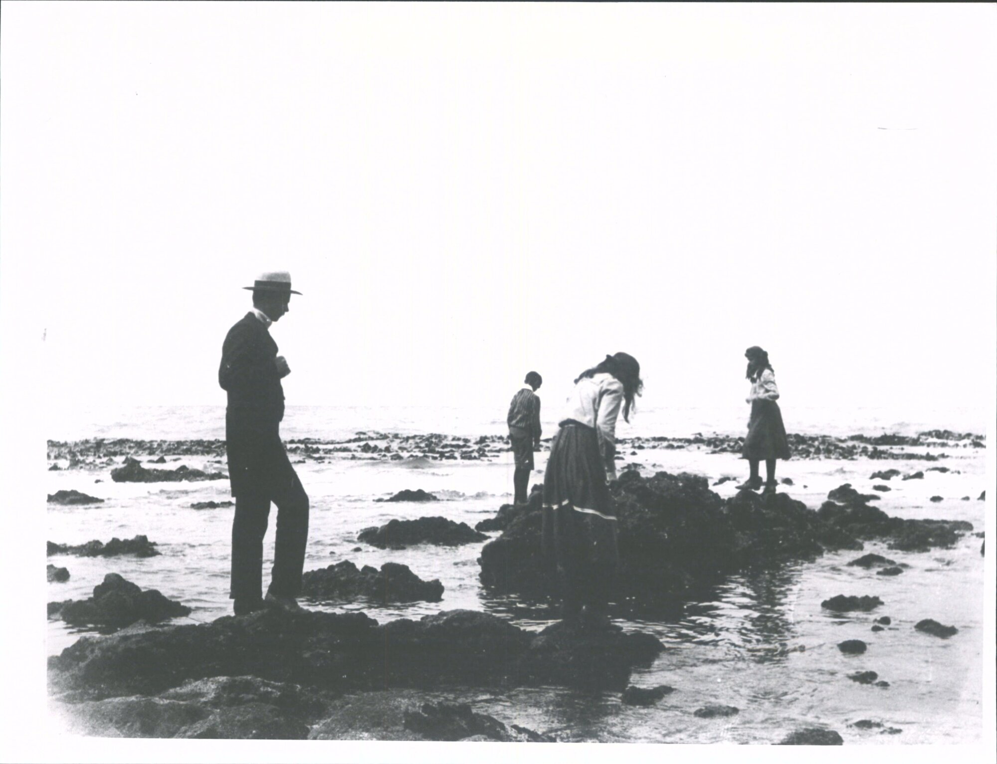 Unidentified group near Dashing Rocks, Caroline Bay