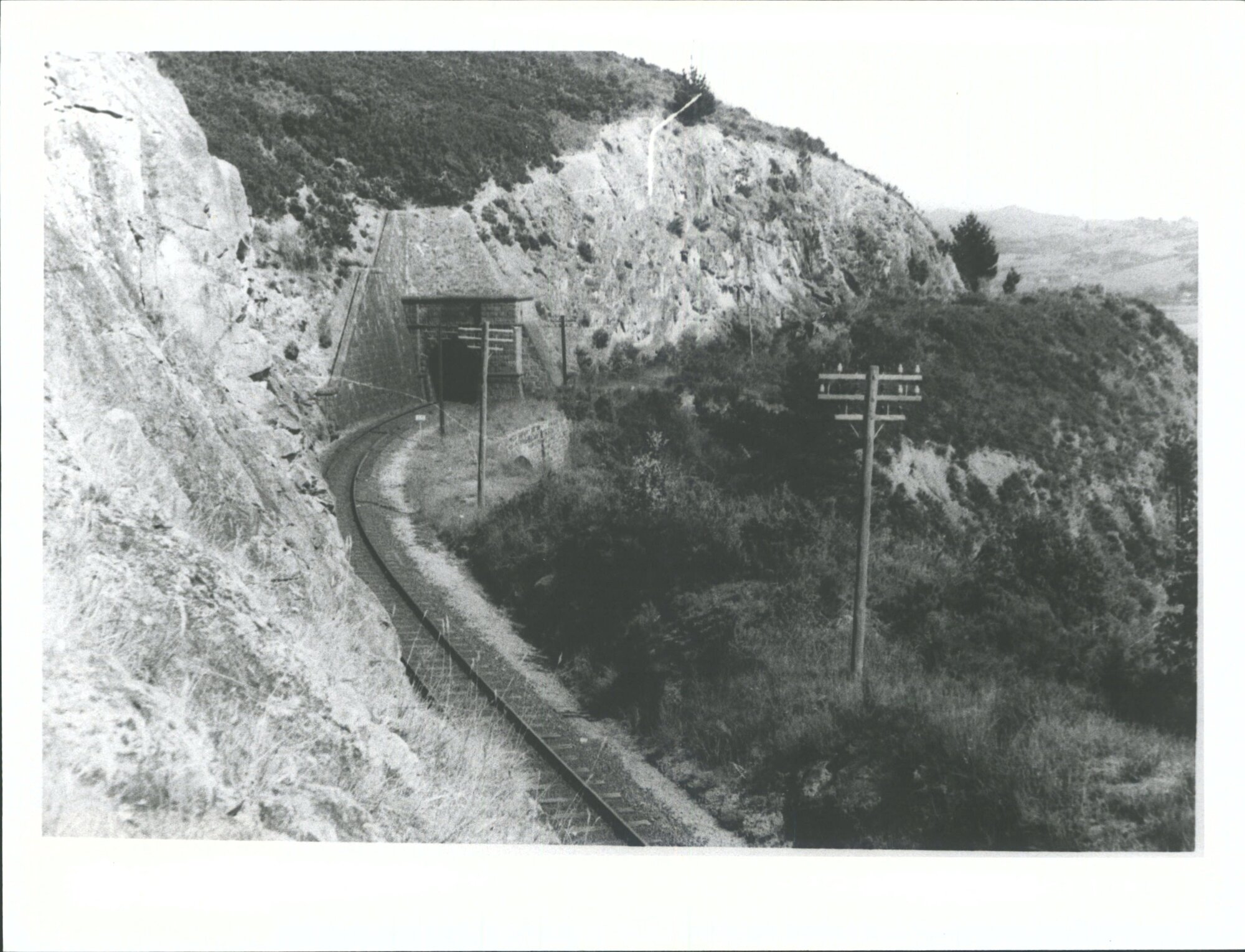 The Cliffs Tunnel (b. 1889?) Old line round the side