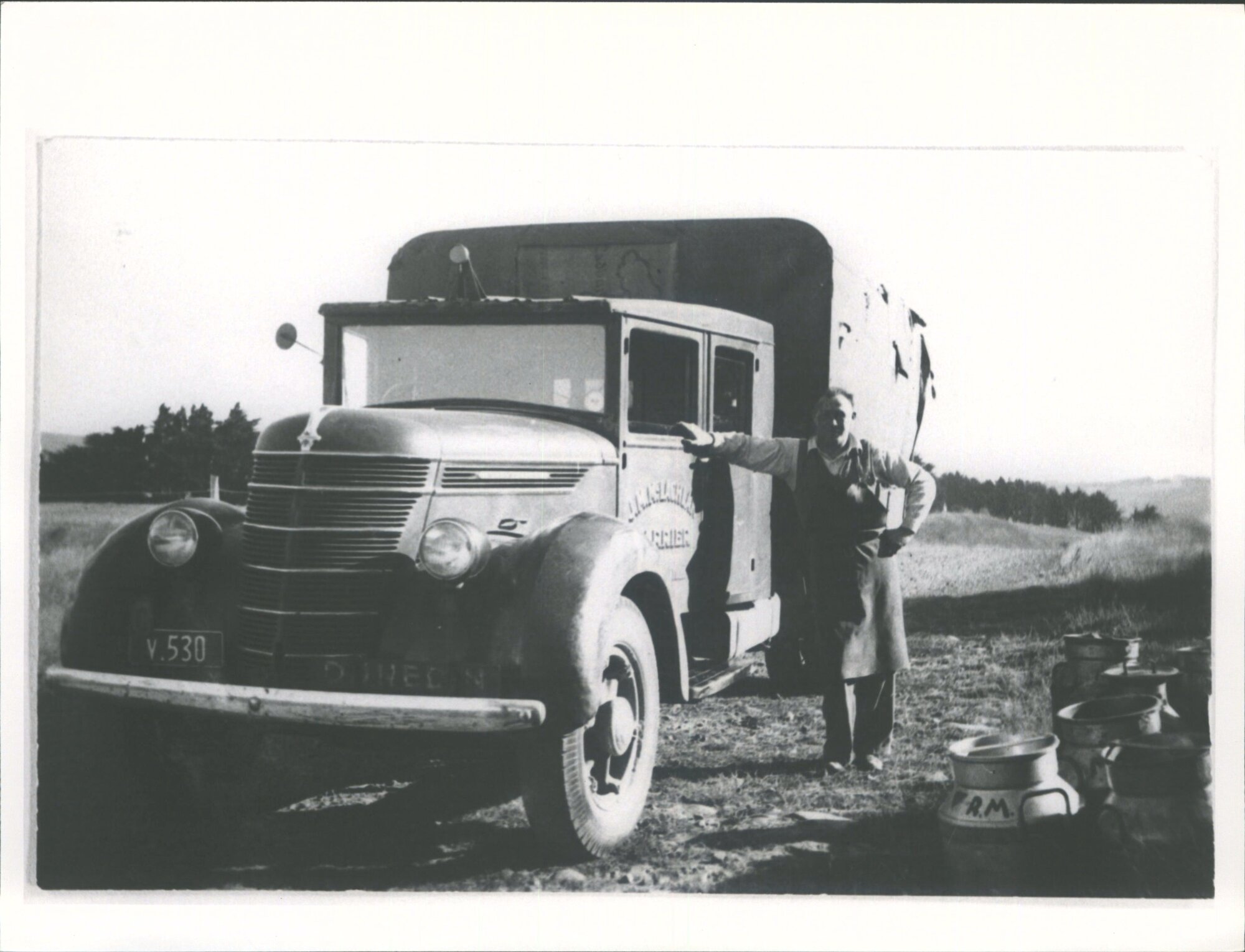 Passenger &amp; freight Service truck - Dunedin &amp; return. Took Milk to the city dairy factories