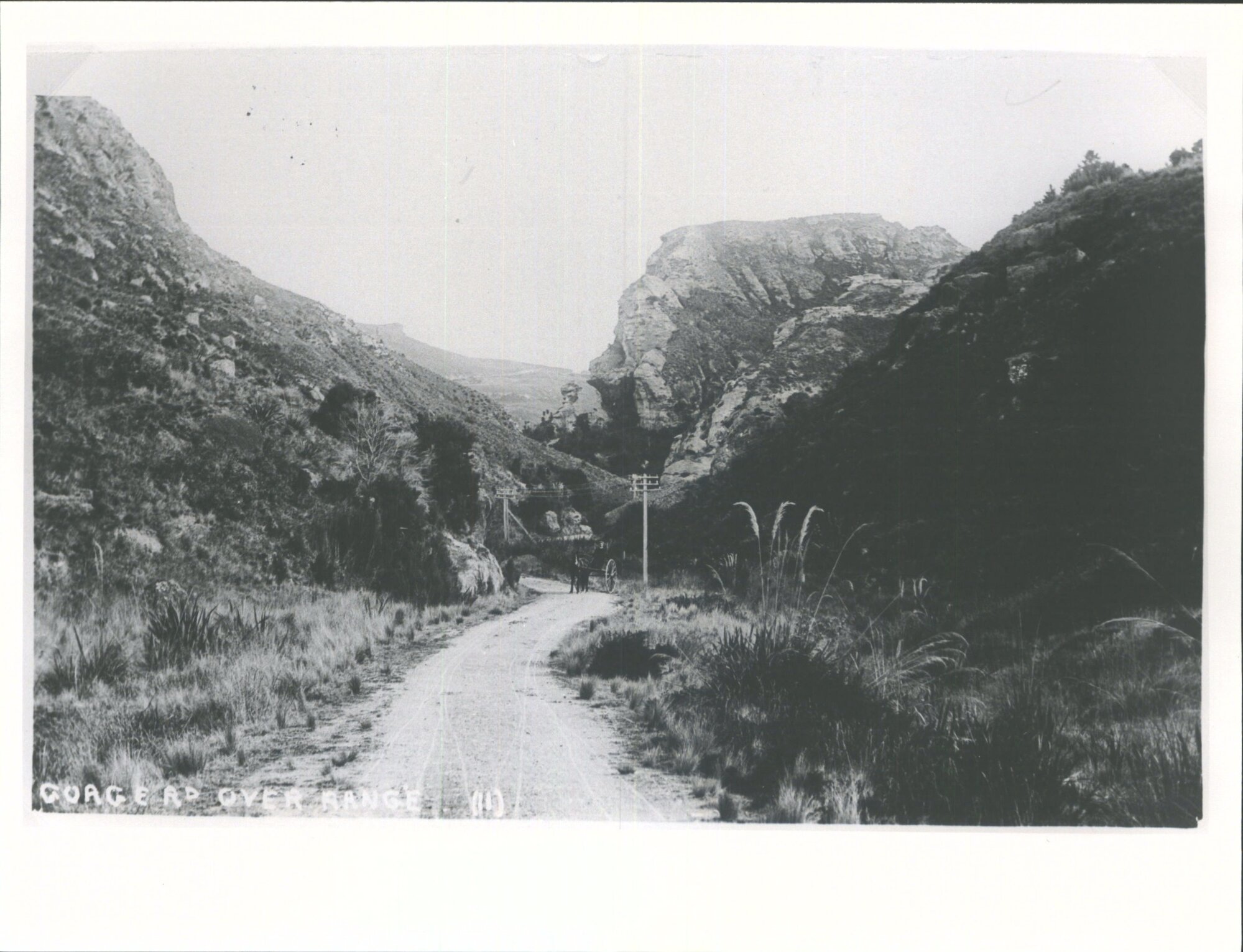 Trotters Gorge - Road over Range