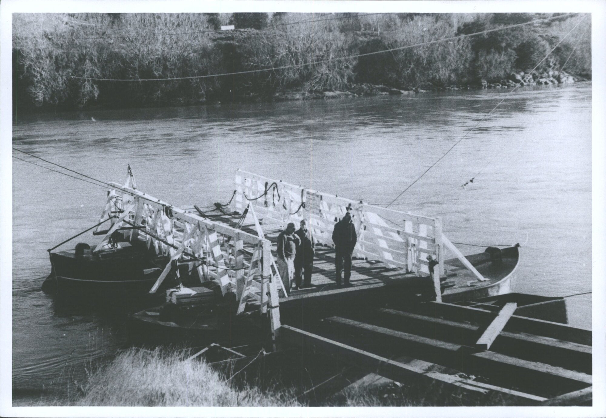 Tuapeka Mouth Punt after Tuepeka County workmen removed jetty planking