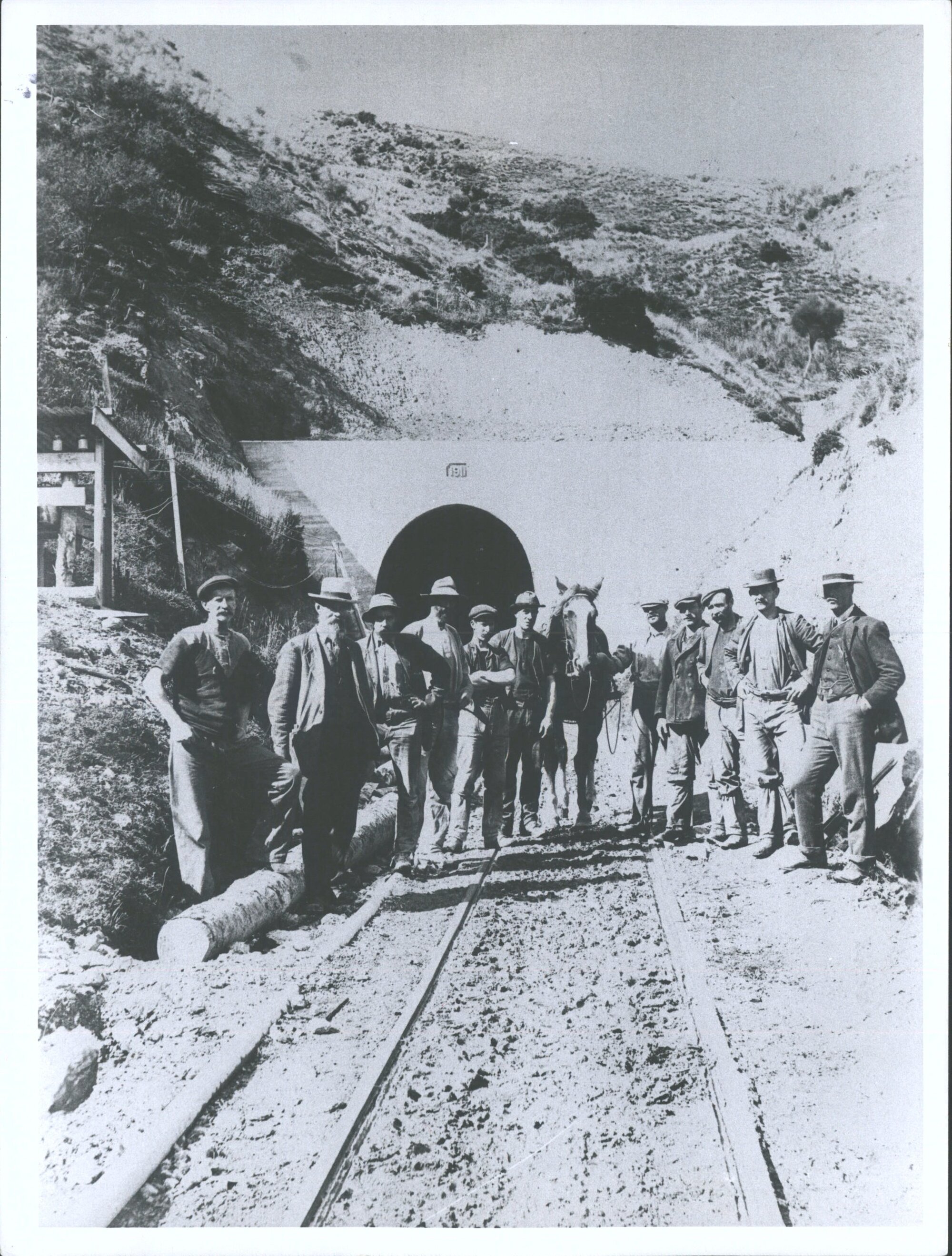 Construction of by Hill &amp; Tunnel 1911, Tuapeka county