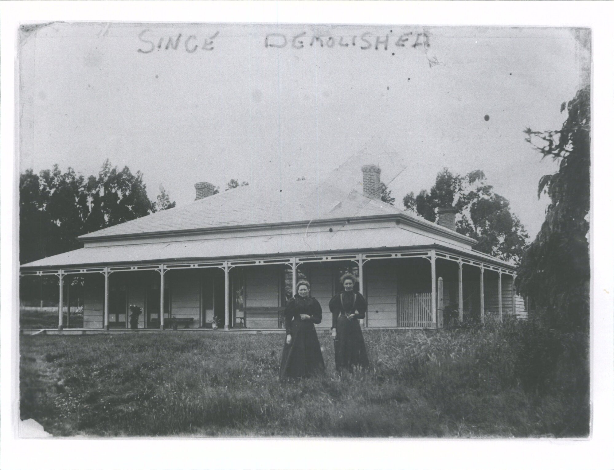 Residence, Mrs D. Ross (Snr)  &amp; Mrs H.D. Clark