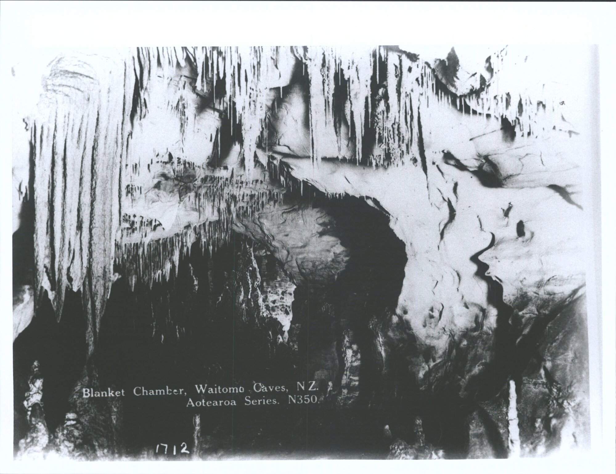 Blanket Chamber, Waitomo Caves, N.Z.