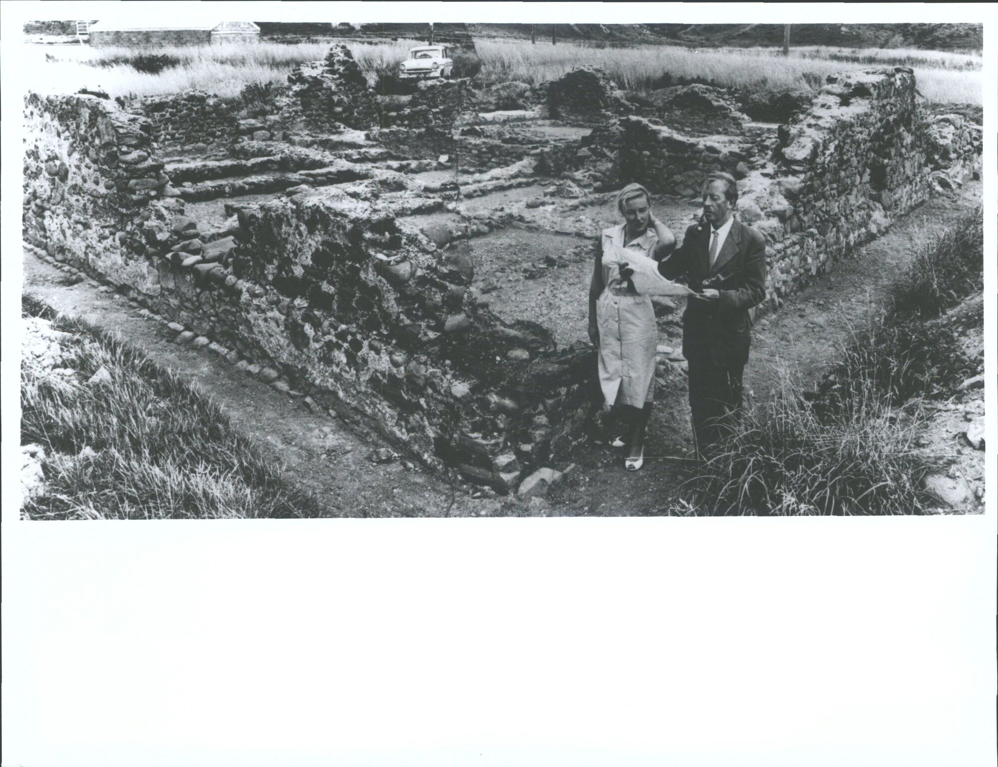 Excavation of barracks by Wellington Archaeological Society