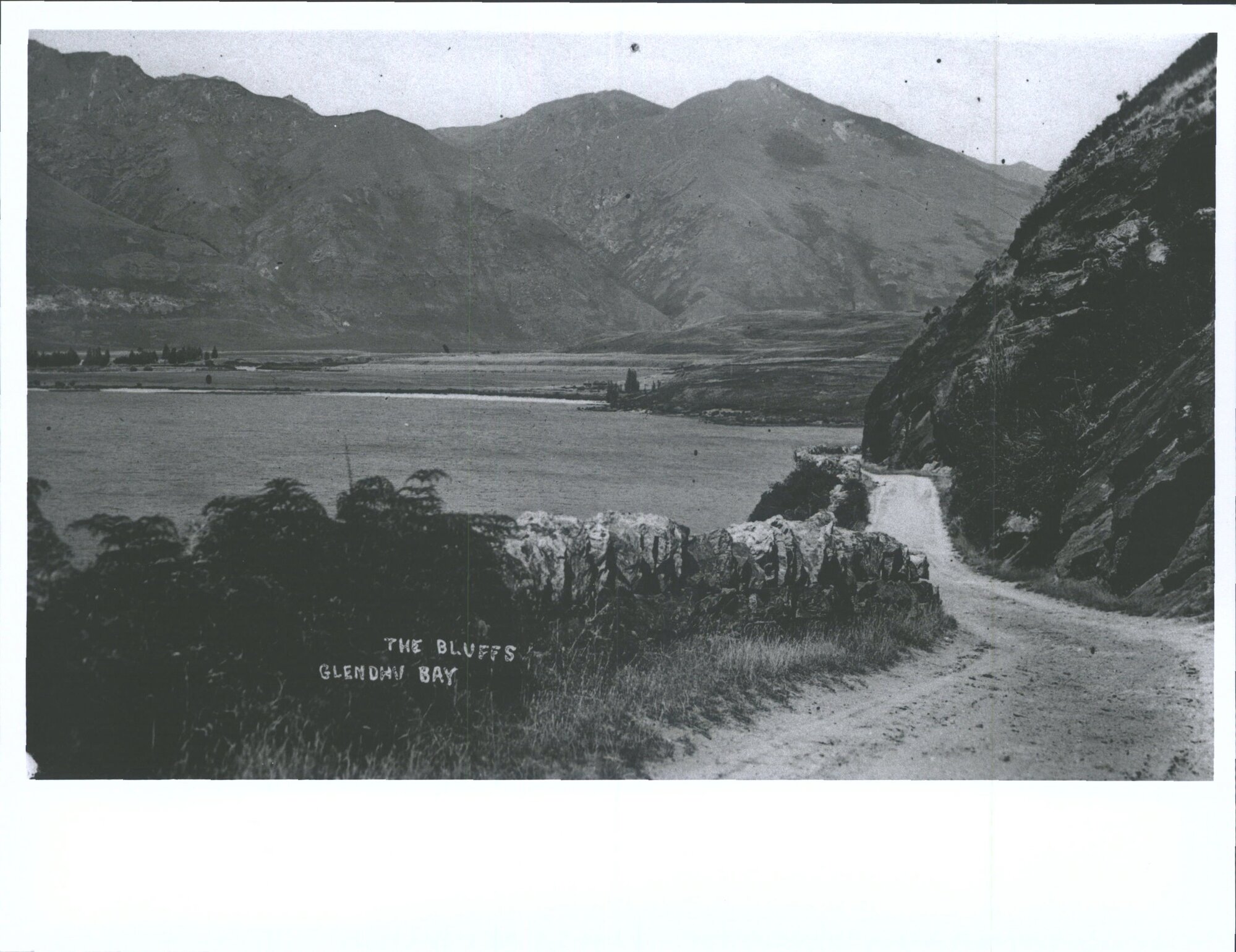 The Bluffs, Glendhu Bay