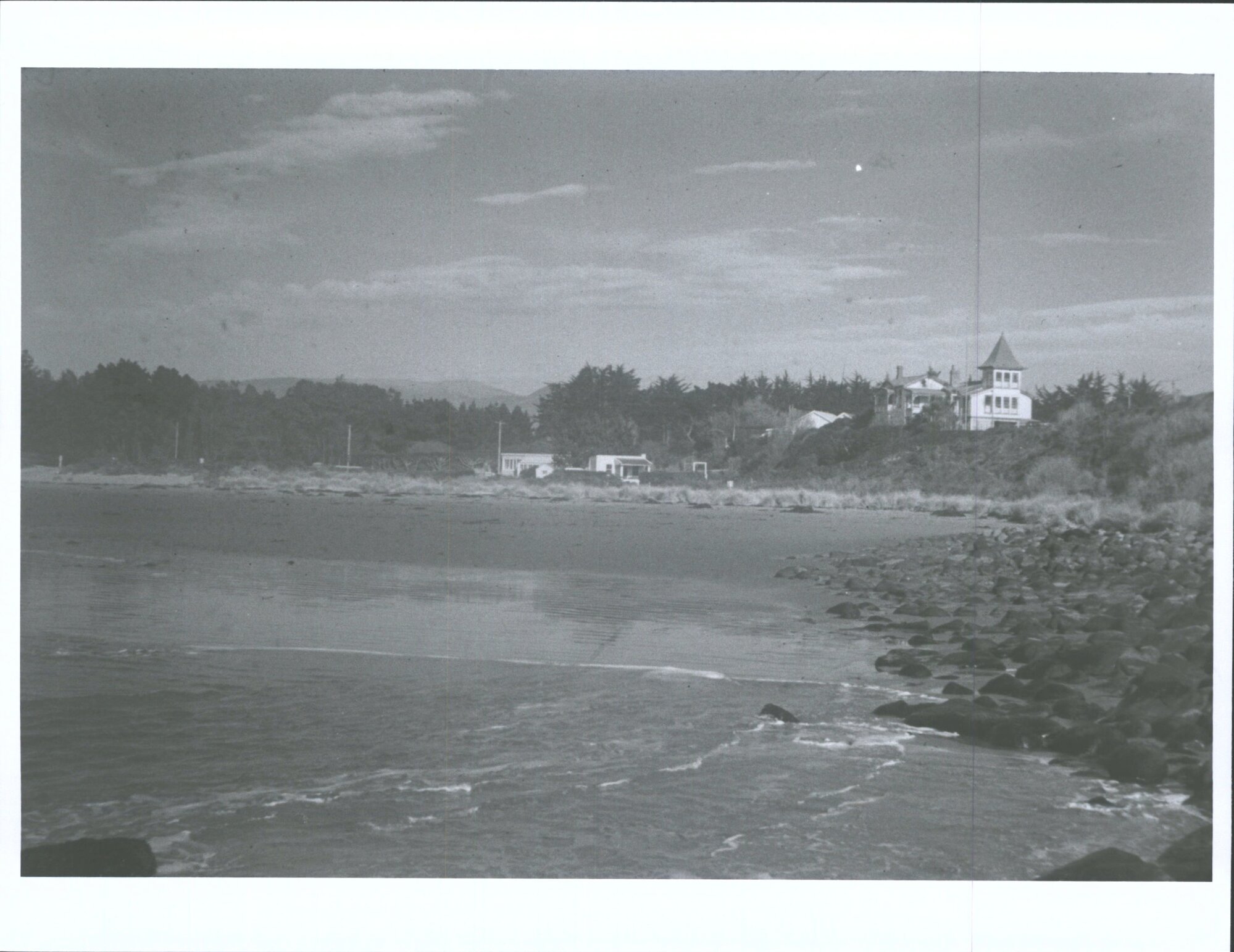 Warrington Beach, showing Manor House