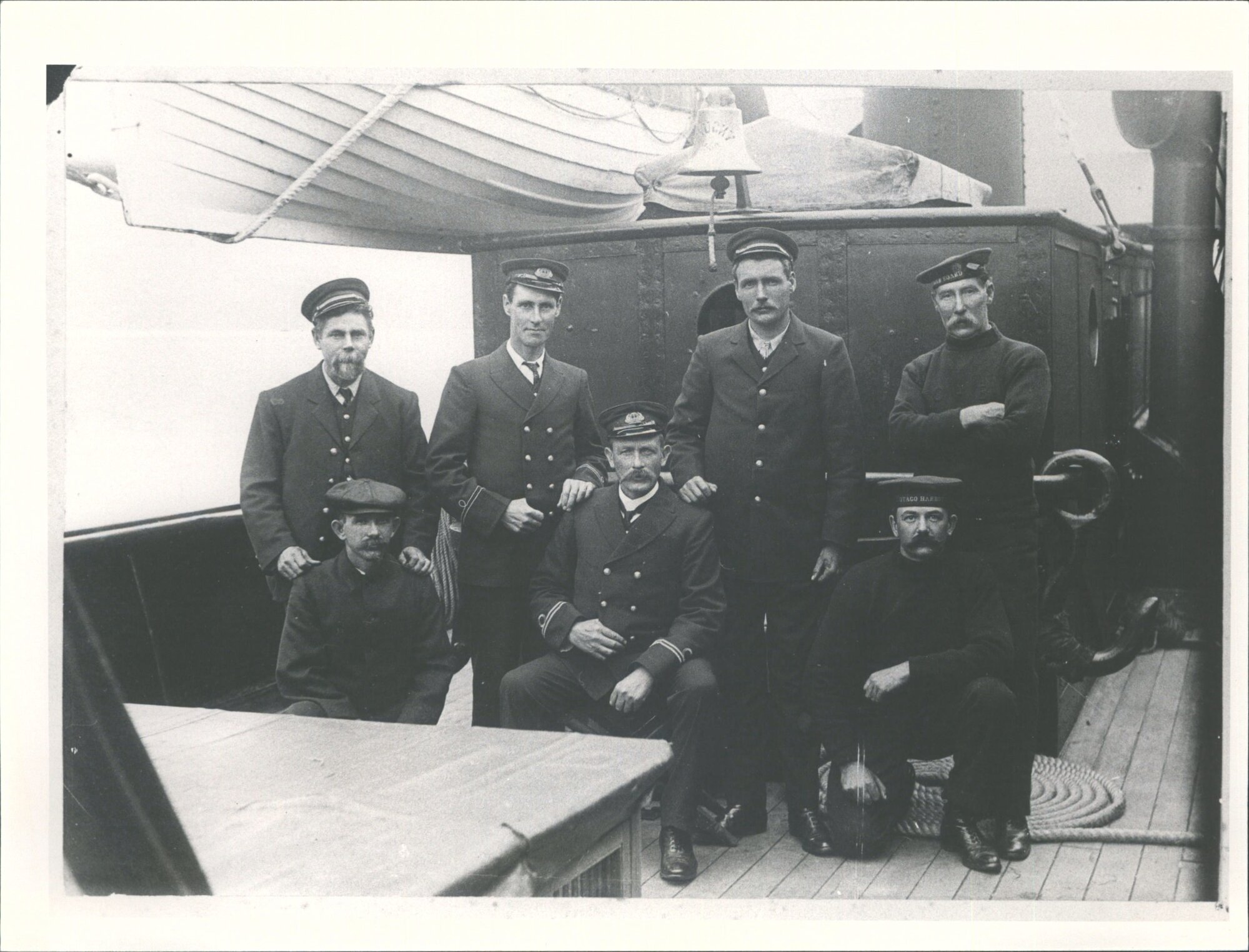 PLUCKY (tug) crew of