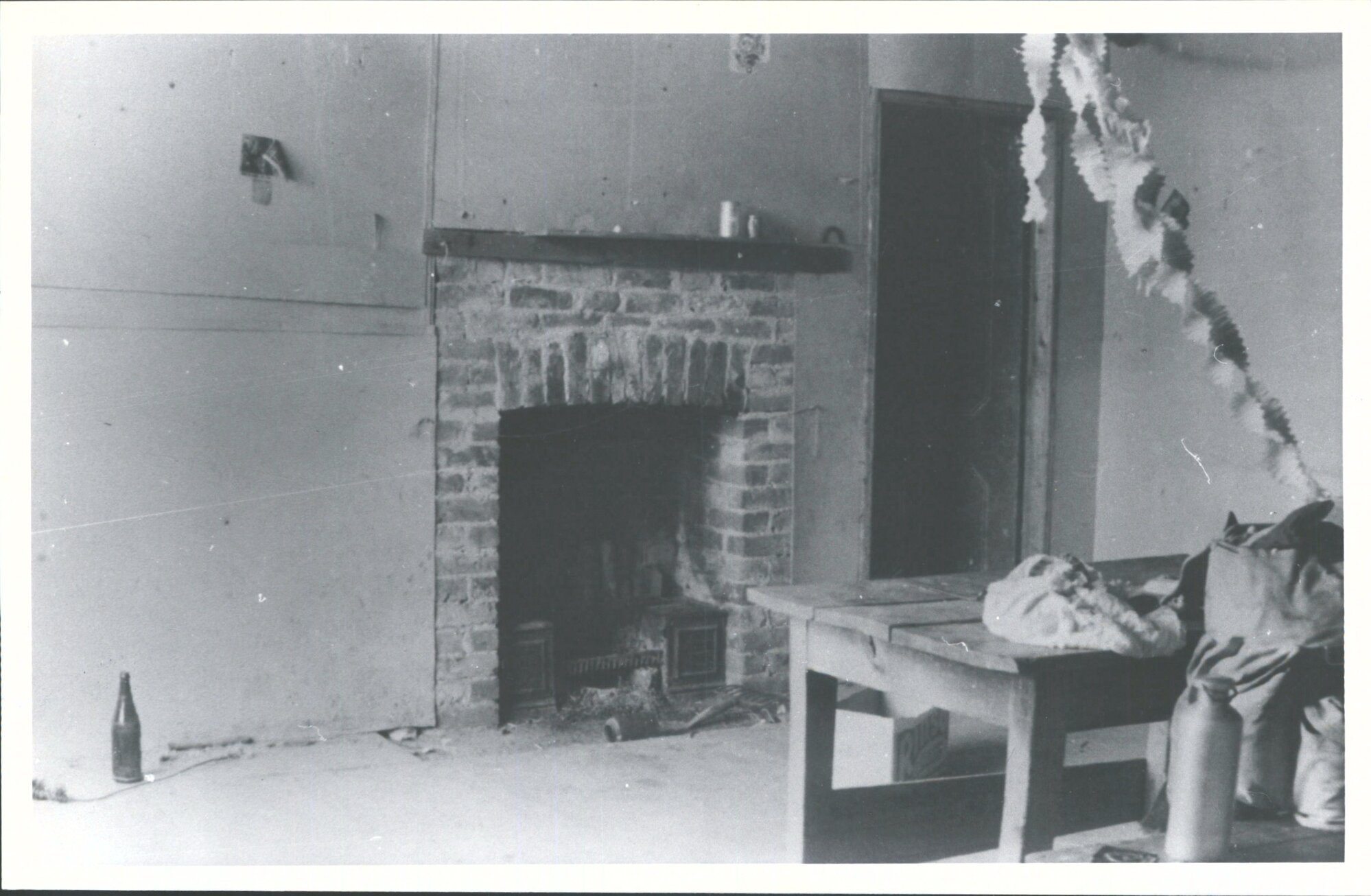 Interior of hut, near turn off to Waikouaiti River   Yellow hut