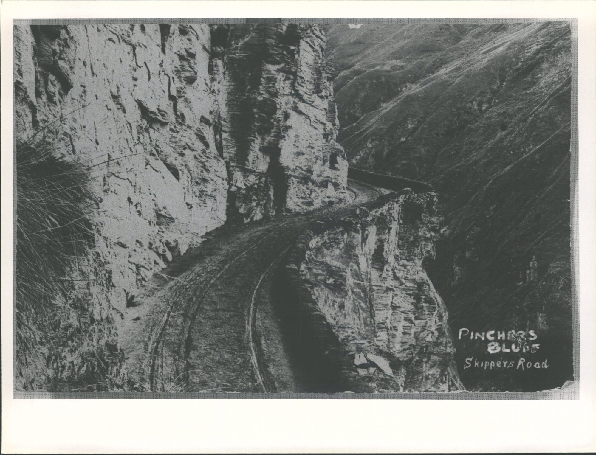 Pinchers Bluff, Skippers Road