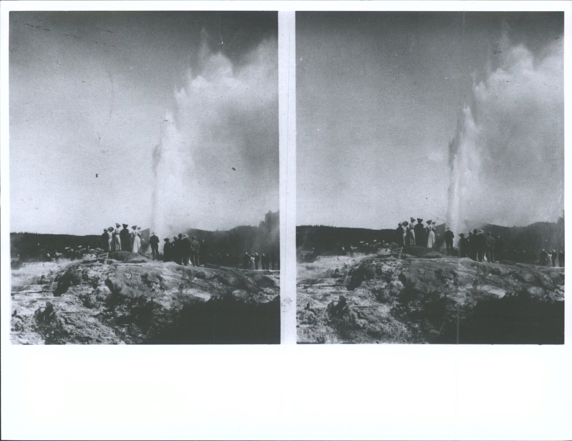 Tourists watching geyser at Whakarewarewa