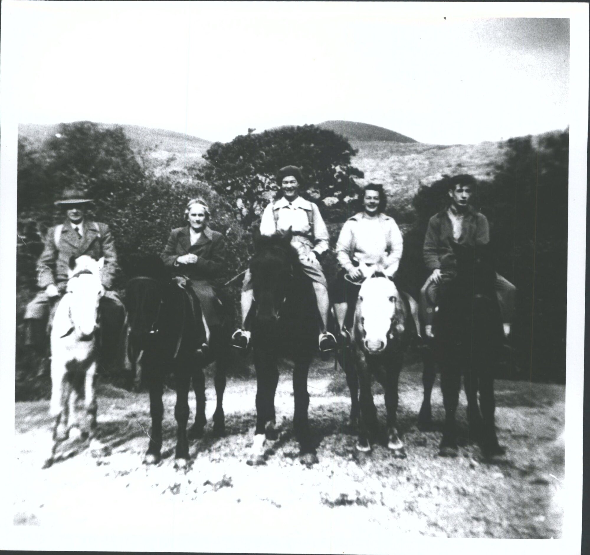 Mr. &amp; Mrs. A Baxter &amp; 2 NZ girls &amp; boy, Kilarney