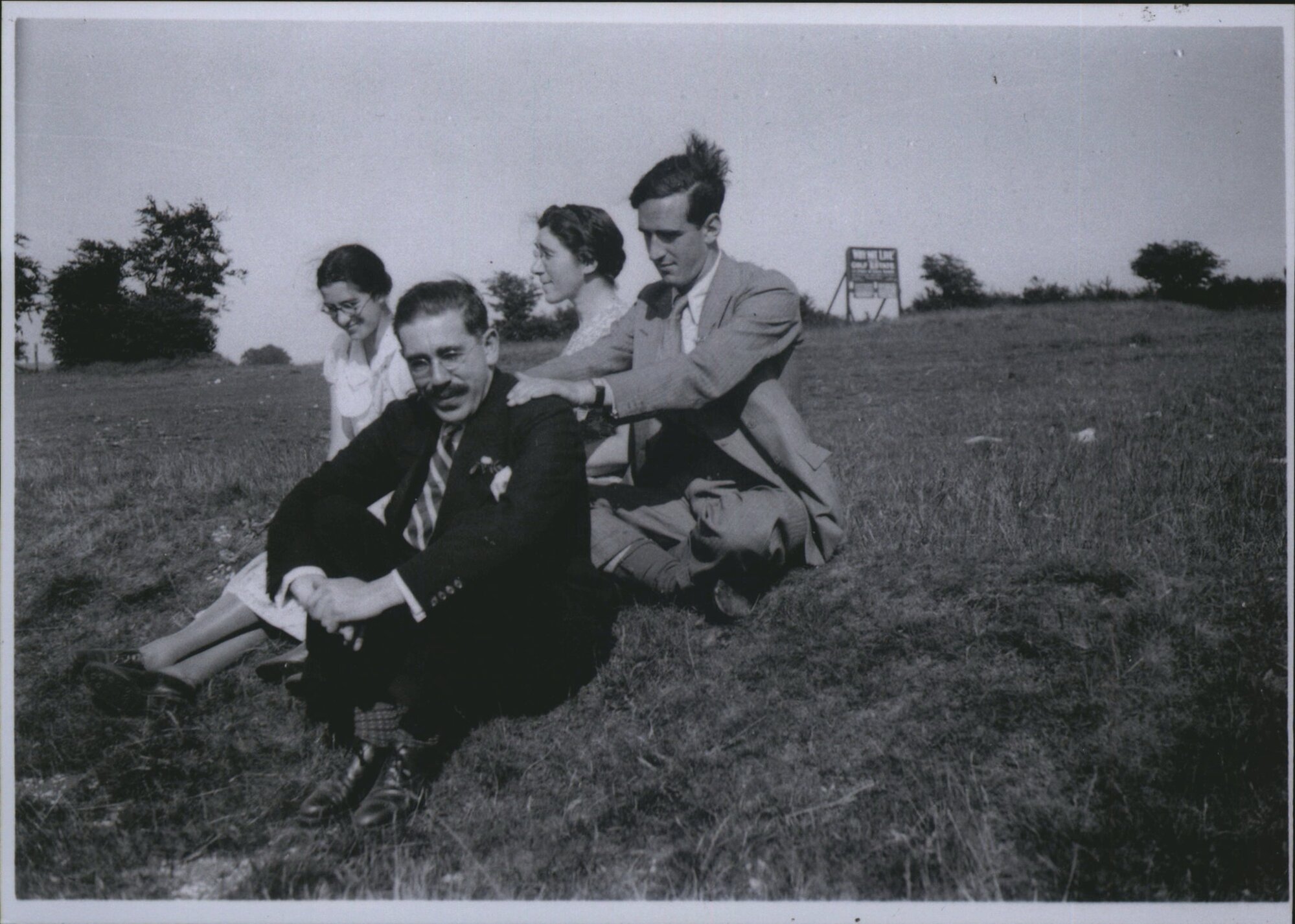 w. Esmond de Beer, Mary &amp; Dora (not sure which is which)