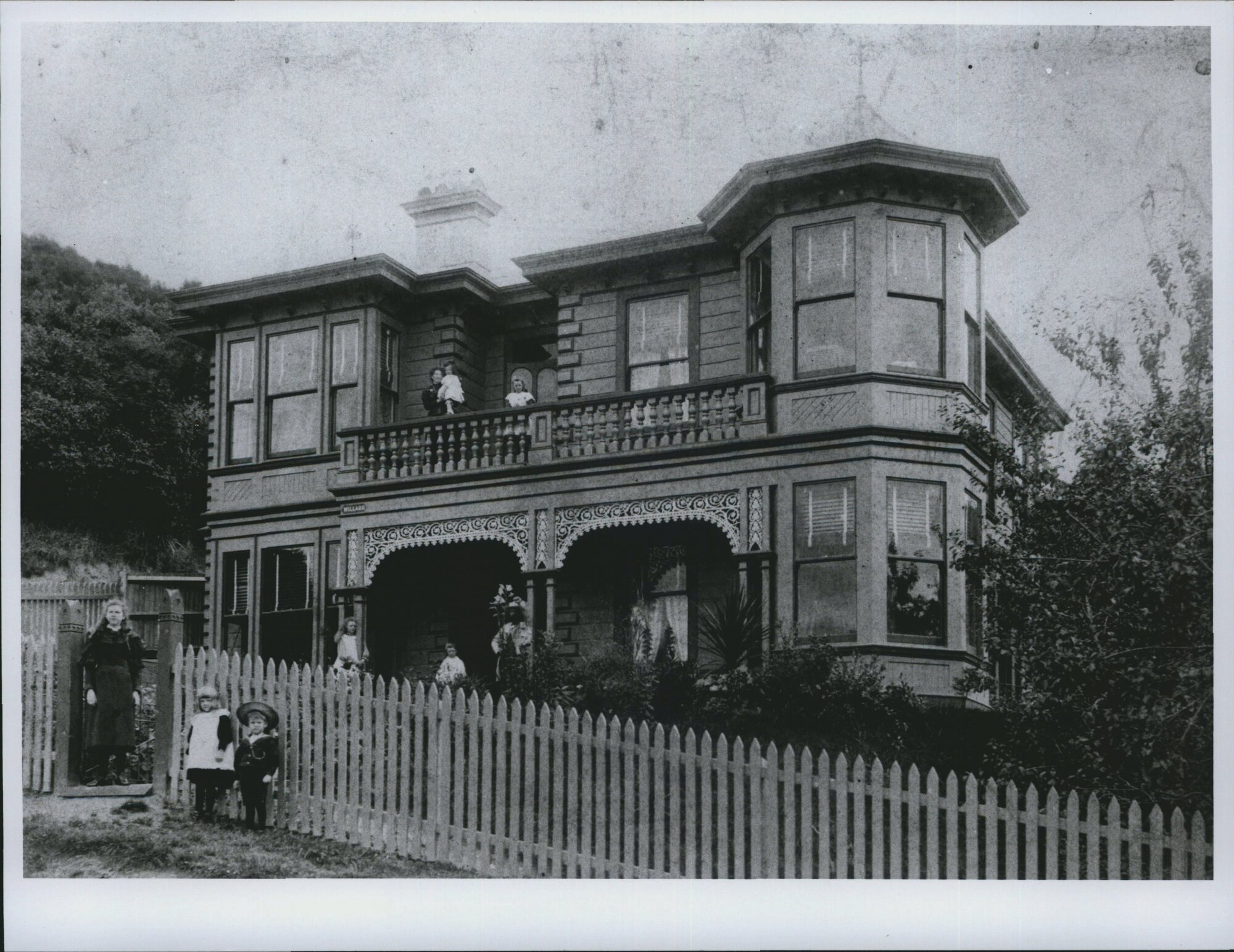 Broad famly &amp; home, Cosydell, Dunedin Late 1890s