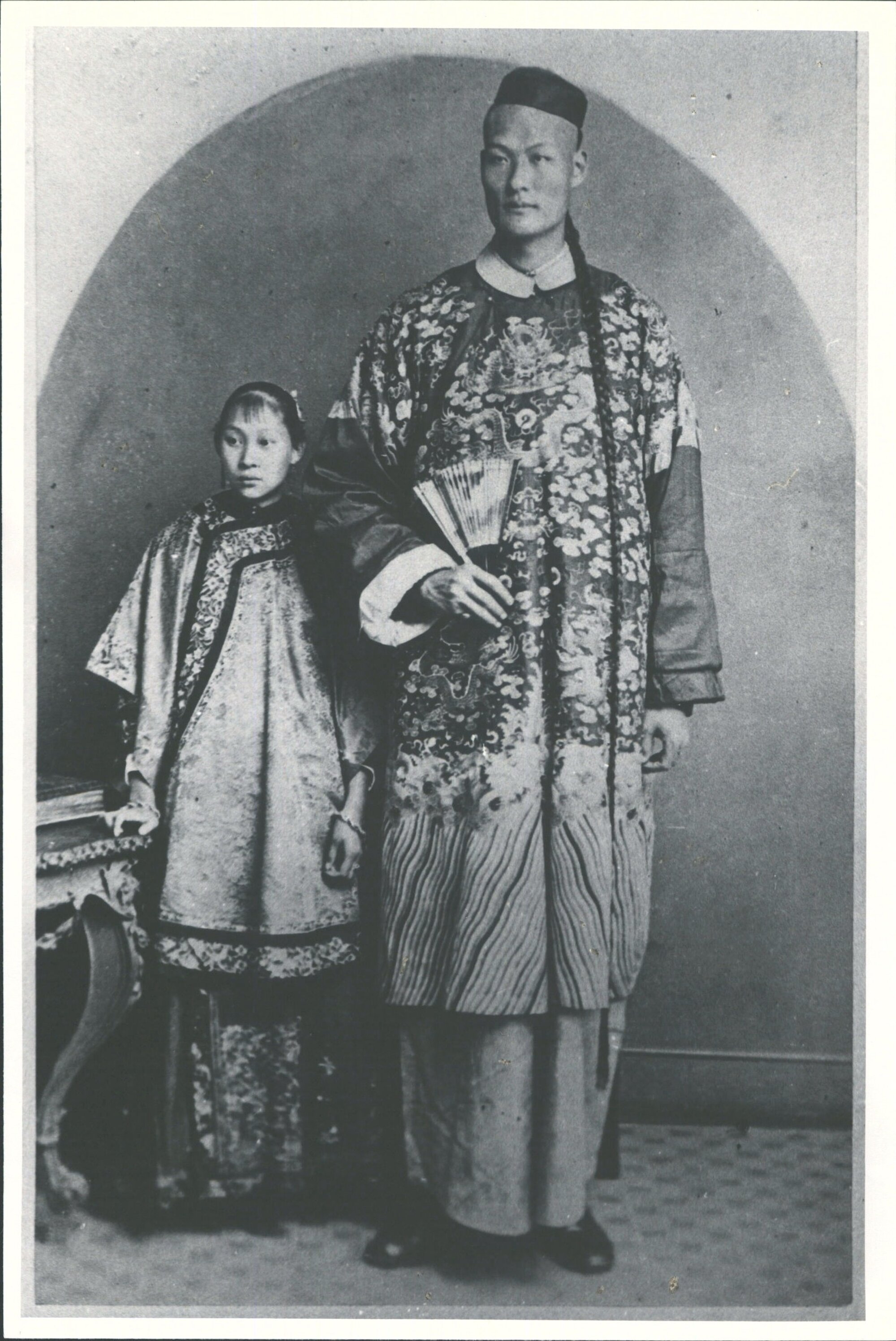 The Chinese Giant &amp; his wife Kin Foo q.v.