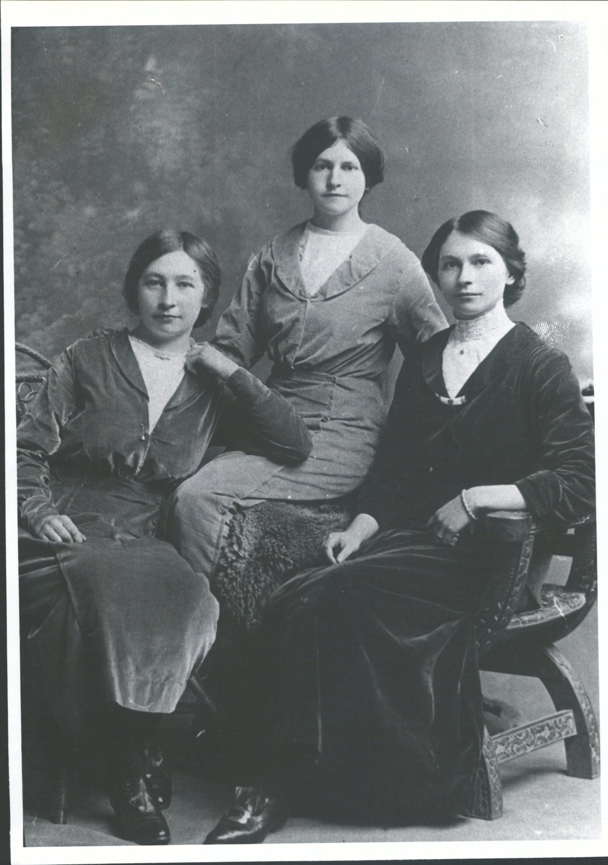 Vera, Ruby, Dorothy Hansen daughters of Jens? &amp; Emma (nee' Hansen)