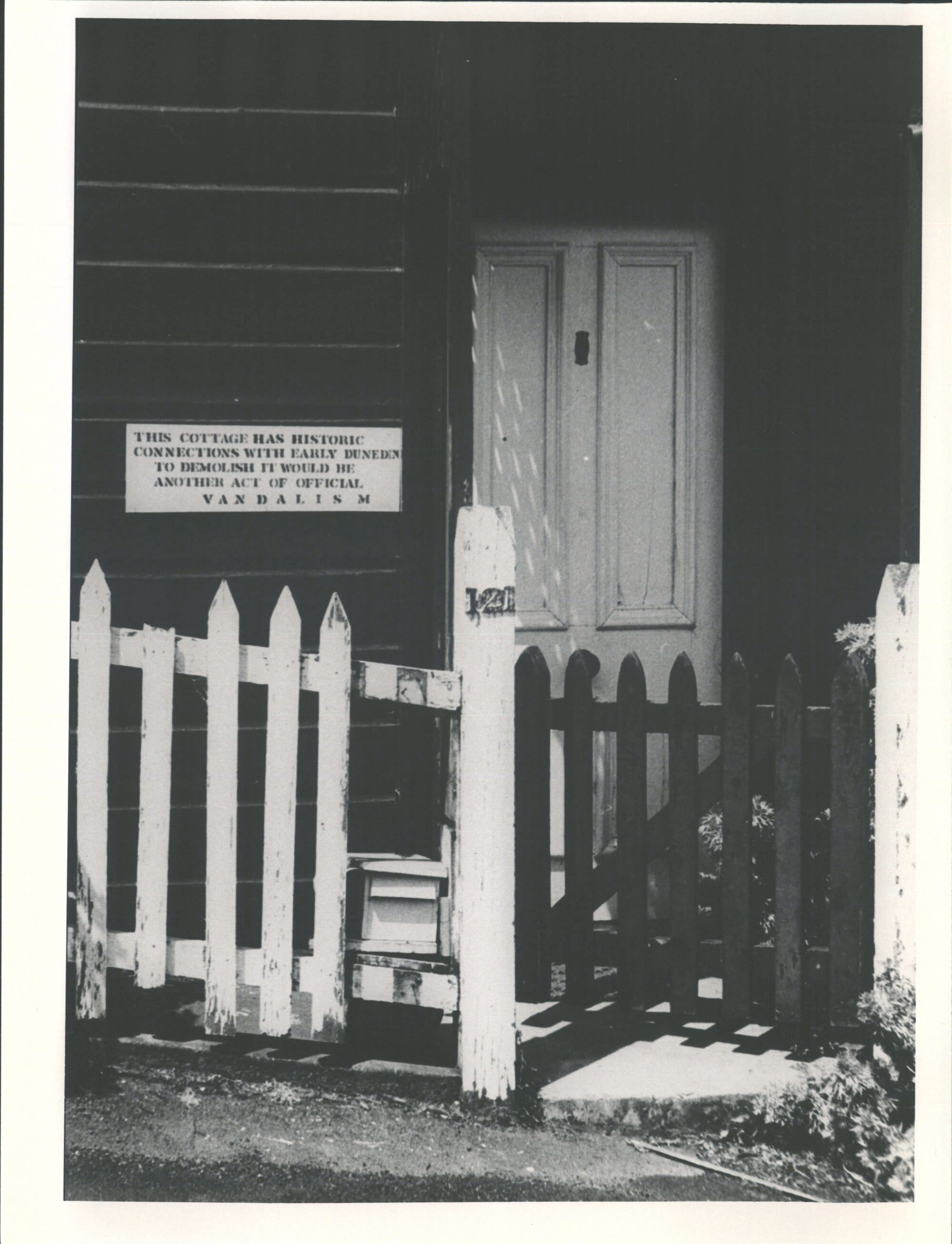 Hotere, Ralph, residence no. 121 Forth Street, Subsequently owned by Cilla McQueen