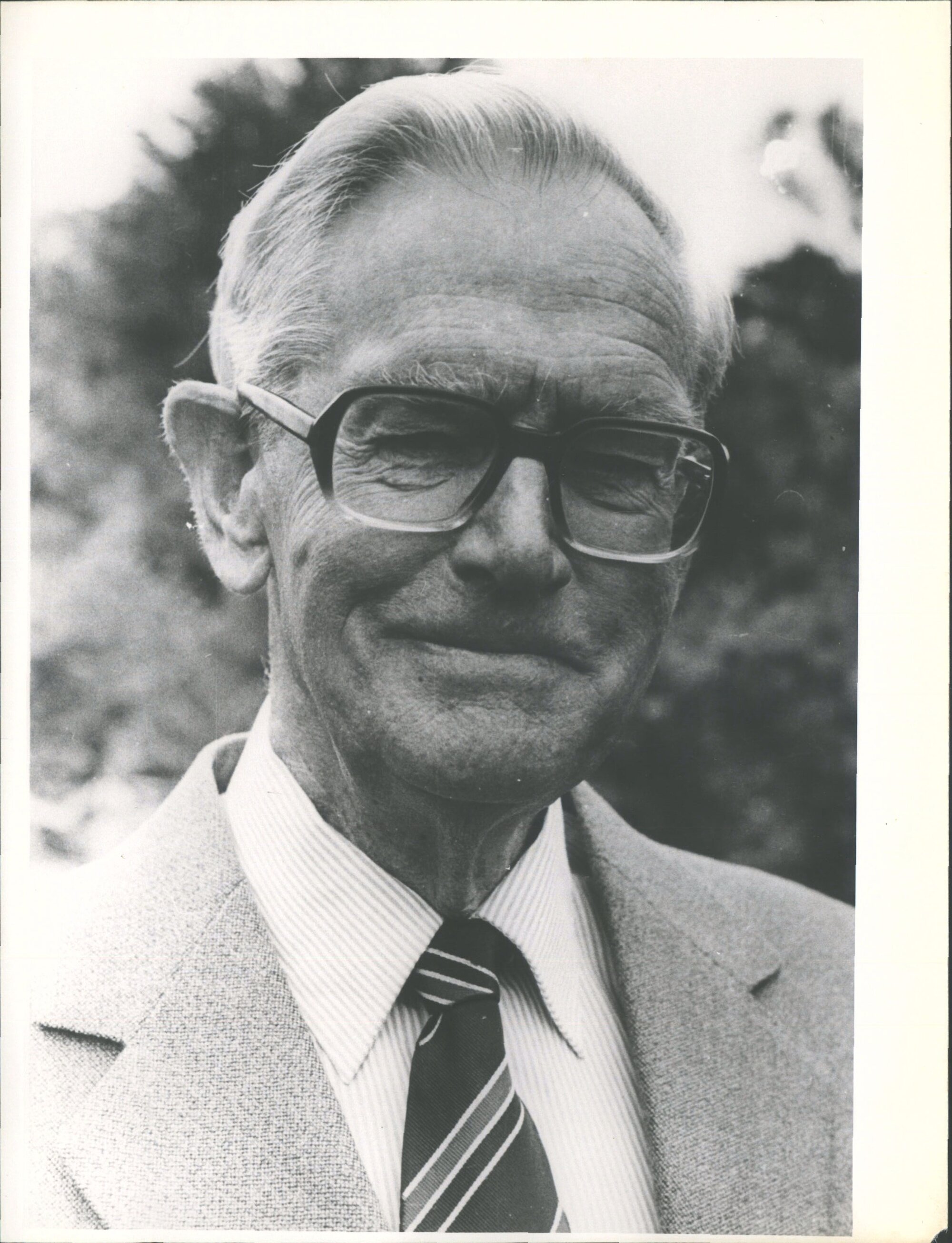 ROSS, Angus Emeritus professor