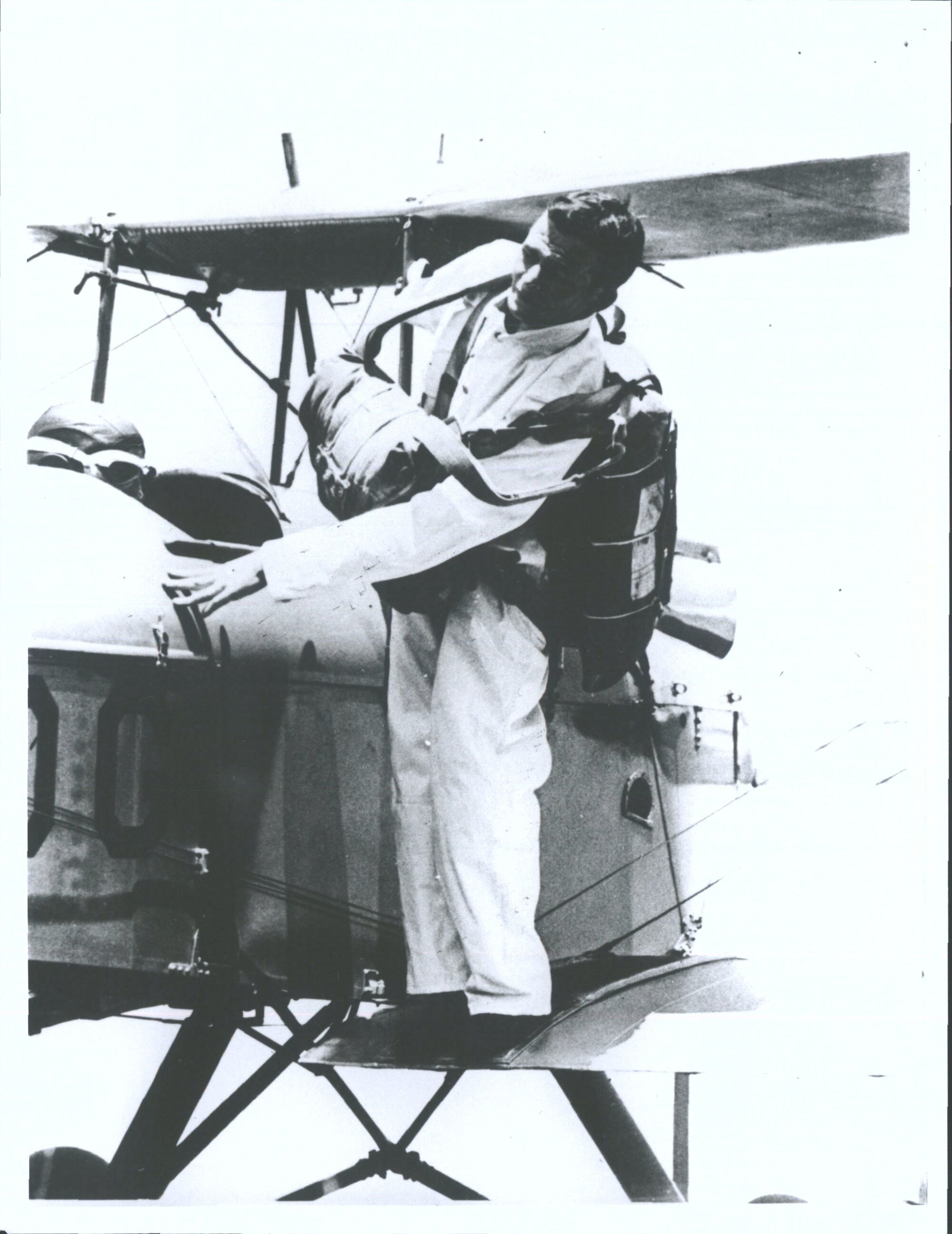 ZK - ADE De Havilland DH 606 Gypsy Moth parachutist