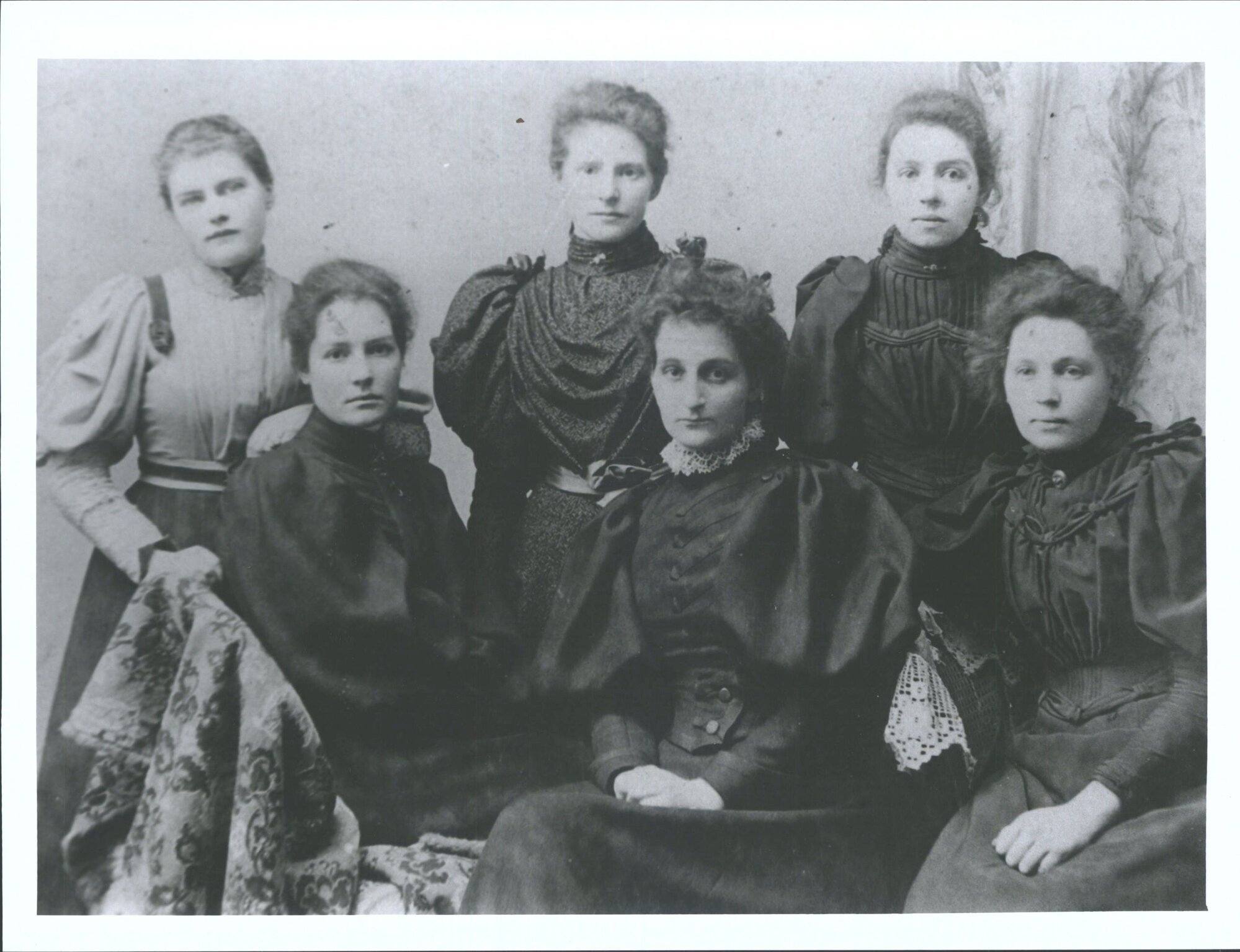 Sidey, Lady Helena (nee Baxter) (Middle of back row)