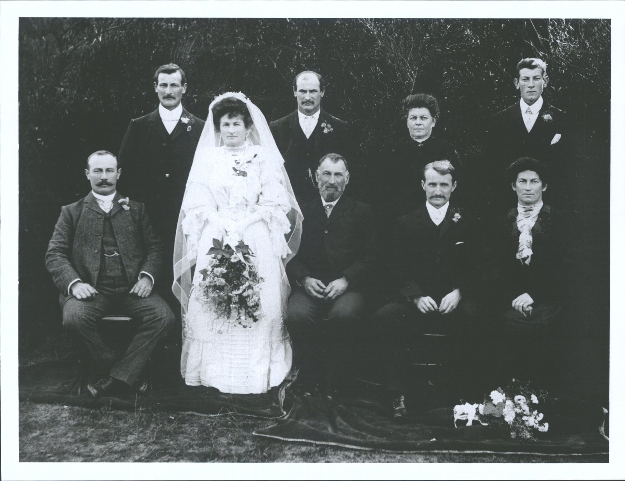 Miss Jane Thomas &amp;  Mr Mann with Thomas family group