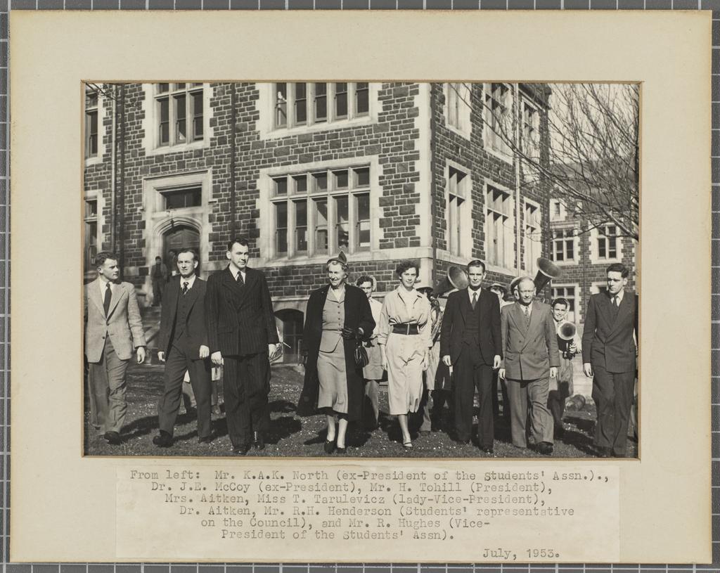 OUSA executive members with Dr Aitken (Vice-Chancellor), Mrs Aitken and Mr R.H. Henderson (council member)