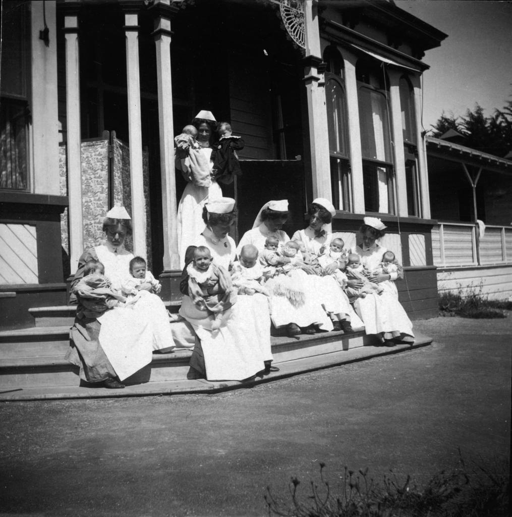 Plunket Nurses and babies (Karitane)