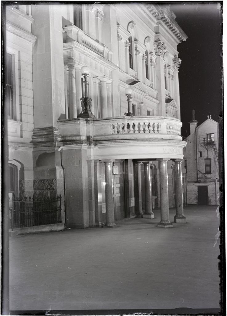 Portico entrance to the Municipal Chambers, the Octagon, Dunedin